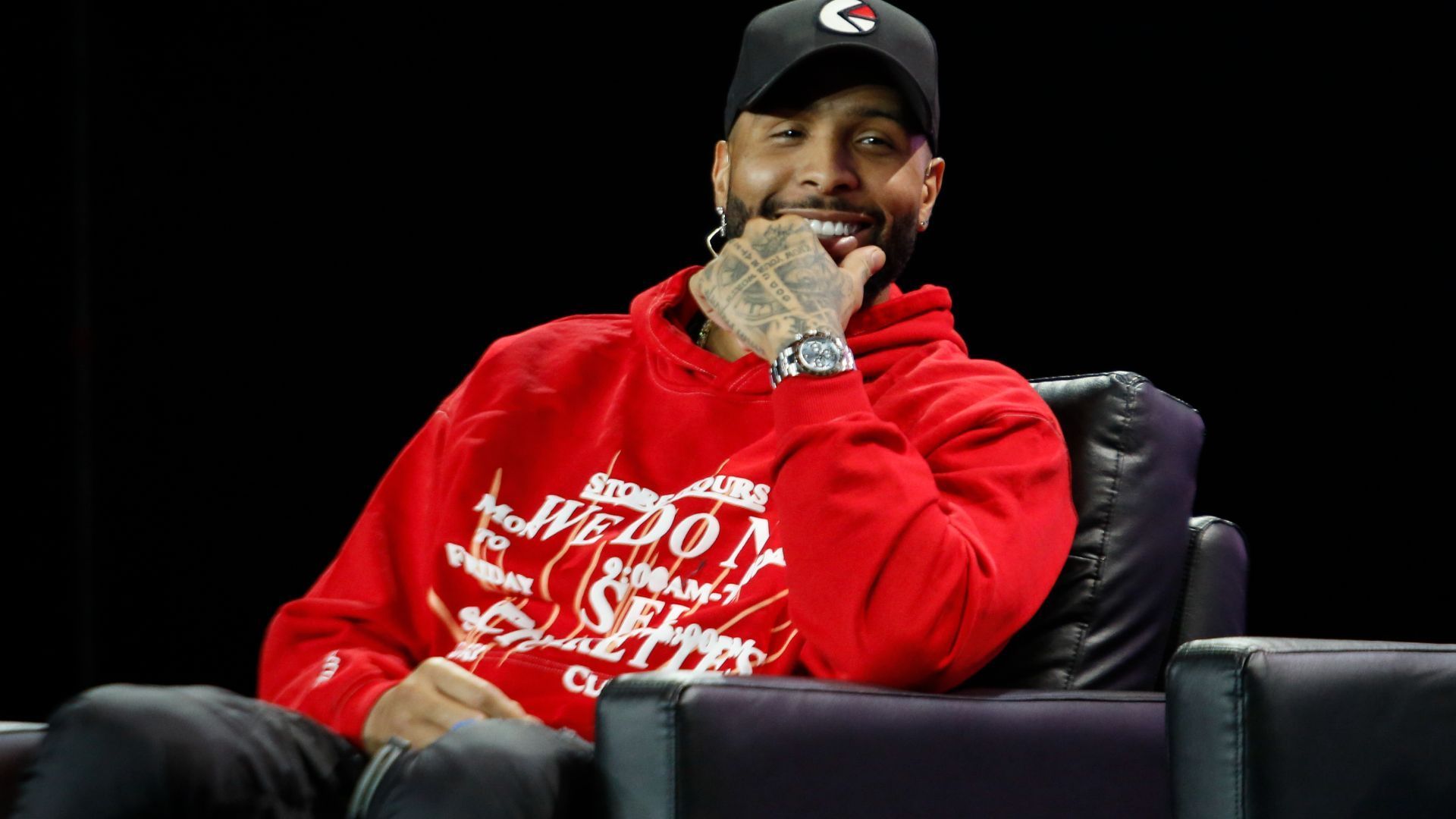 
                <strong>NFL-Stars und das riskante Geschäft mit Bitcoins</strong><br>
                Odell Beckham Jr. gehört zu den NFL-Profis, die in Bitcoins investieren. Er nahm im April sogar an der Bitcoin 2022 Conference in Miami Beach teil, der größten Bitcoin-Messe der Welt. Doch die Investitionen sind nicht ohne Risiko. Wie NFL-Insider Dov Kleiman herausfand, gehört Beckham zu fünf NFL-Profis, die eine Menge Geld mit Krypto-Währungen in den Satz setzten. ran hat die genauen Zahlen.
              