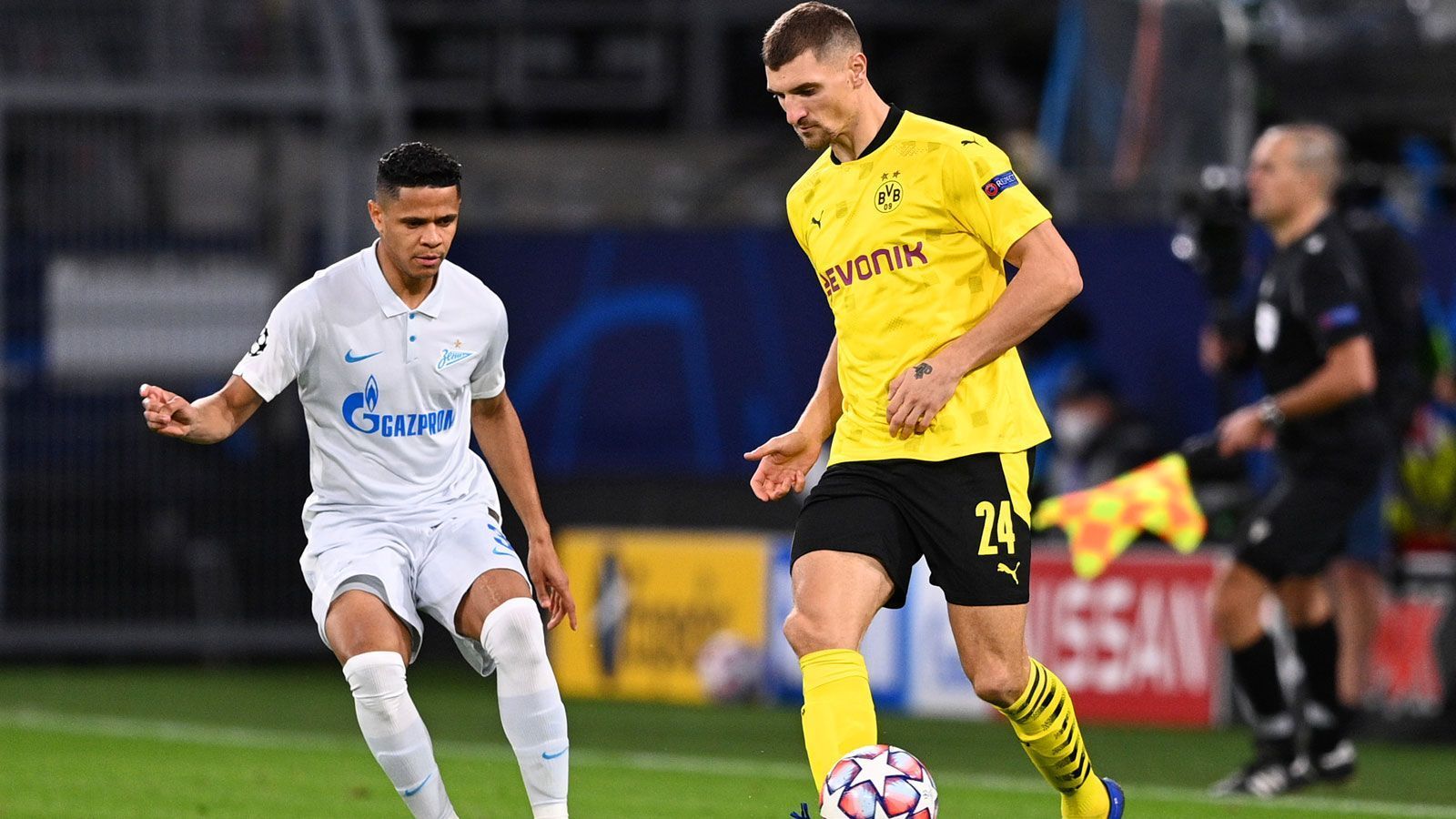 
                <strong>Thomas Meunier</strong><br>
                Wird auf der rechten Seite im Spiel nach vorne oft gesucht, seine Vorstöße sind aber auch zu durchsichtig und zu langsam, ohne große Dynamik oder Zug zum Tor. Defensiv ohne Fehl und Tadel. ran.de-Note: 3
              
