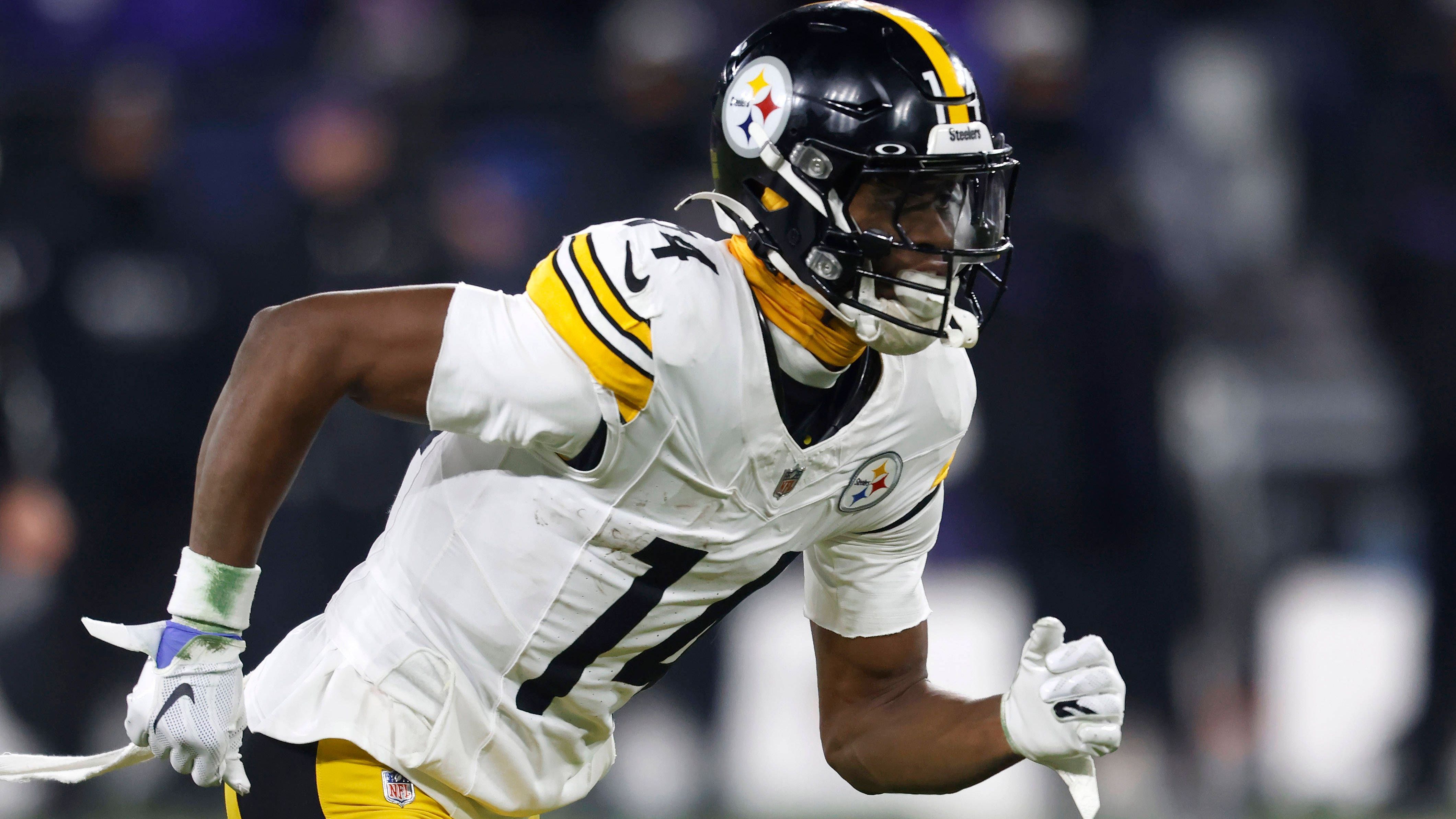 <strong>Dallas Cowboys: Enfant terrible George Pickens einbauen</strong><br>Mit dem Trade für George Pickens haben die Cowboys endlich den zweiten Top-Receiver neben CeeDee Lamb gefunden. Doch Pickens ist kein leichter Charakter. Ihn in das Team und das offensive Schema einzubauen, wird die Hauptaufgabe der kommenden Wochen.