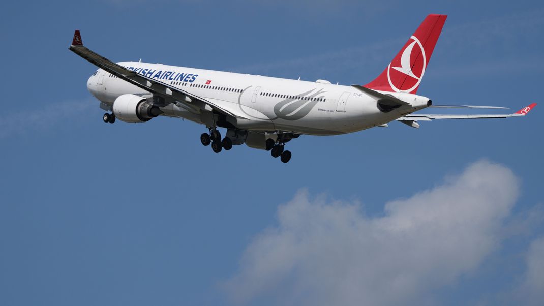 Der Pilot eines Turkish-Airlines-Flugzeugs kam auf tragische Weise ums Leben. (Symbolbild)