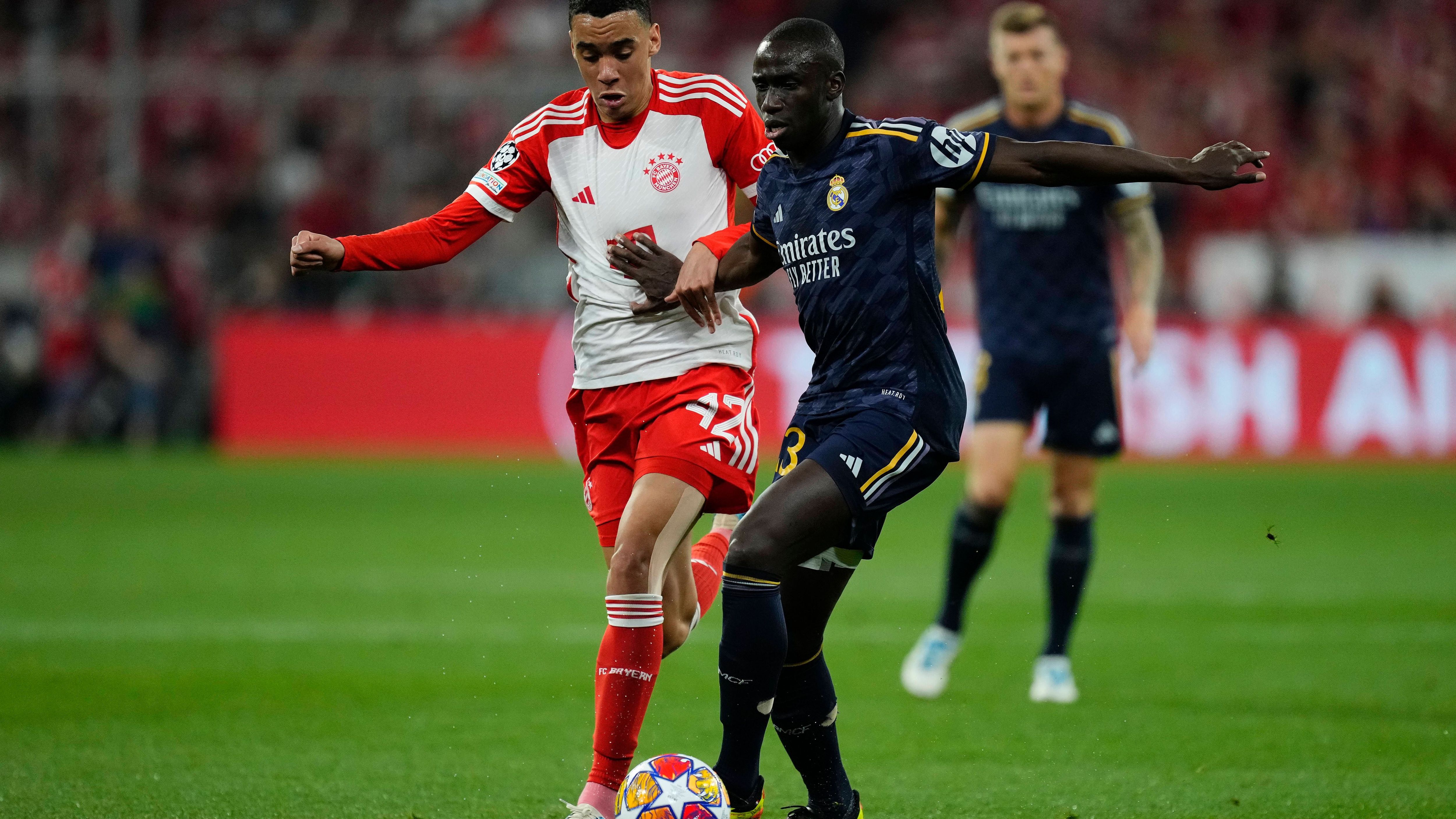 <strong>Ferland Mendy (Real Madrid)</strong><br>Findet offensiv kaum statt. Defensiv die Schwachstelle in der ersten Halbzeit. Nahezu jeder Bayern-Angriff geht über seine linke Verteidigerseite. Läuft oft nur hinterher. Sieht beim Gala-Tor von Sane zum 1:1 alt aus. <strong><em>ran</em>-Note: 4</strong>