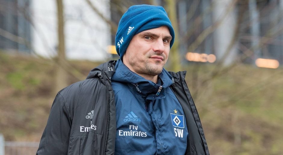 
                <strong>Torwart-Trainer Stefan Wächter</strong><br>
                Eine Weiterbeschäftigung im Nachwuchs wurde auch Torwart-Trainer Stefan Wächter angeboten. Er war dreieinhalb Jahre beim HSV, wurde aber gemeinsam mit Bernd Hollerbach freigestellt und hat noch bis Sommer 2019 Vertrag.
              