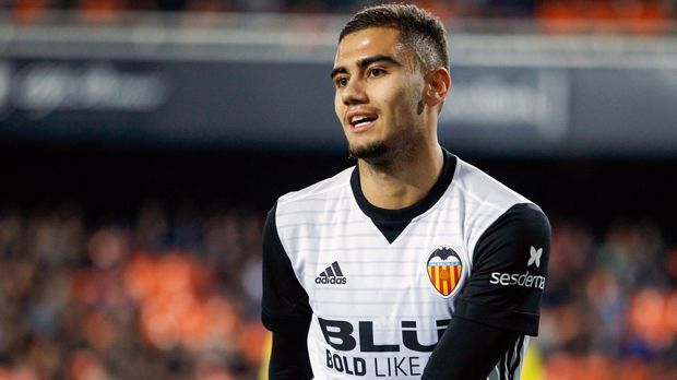 
                <strong>Mittelfeld - Andreas Hugo Hoelgebaum Pereira (kurz: Andreas Pereira)</strong><br>
                Verein: FC Valencia (ausgeliehen von Manchester United)Nationalität: Brasilien/BelgienAlter: 22 Jahre
              