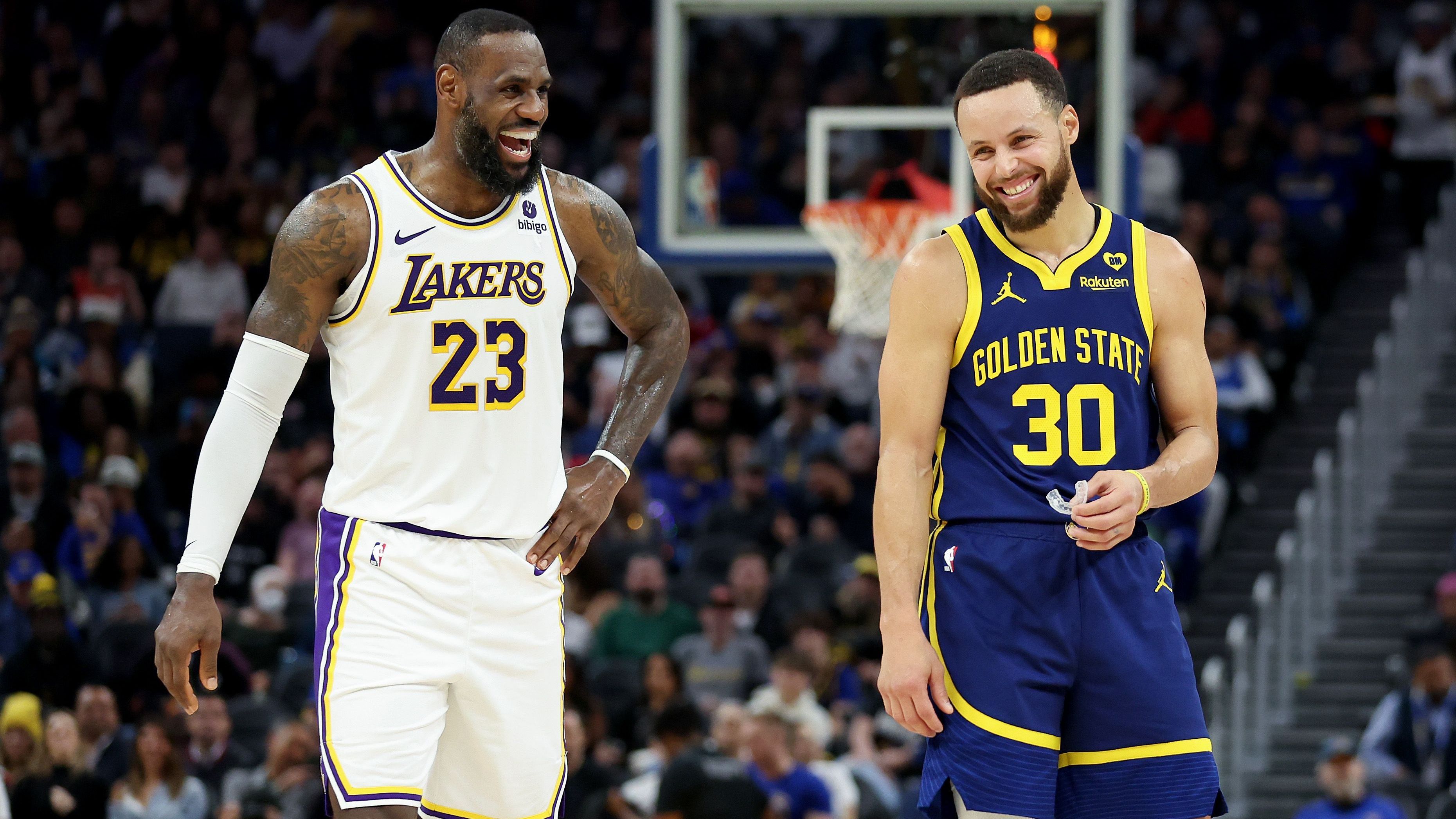 <strong>LeBron James (Los Angeles Lakers)</strong><br>Um ein Haar hätte es einen Sensationstrade in der NBA gegeben. Wie "ESPN" berichtet, haben die Golden State Warriors am Tag der Deadline ein Trade-Angebot für LeBron James abgegeben. Der 39-Jährige sollte gemeinsam mit seinem ewigen Rivalen Steph Curry spielen. Weder die Los Angeles Lakers noch James selbst hatten allerdings Interesse an einem Trade.