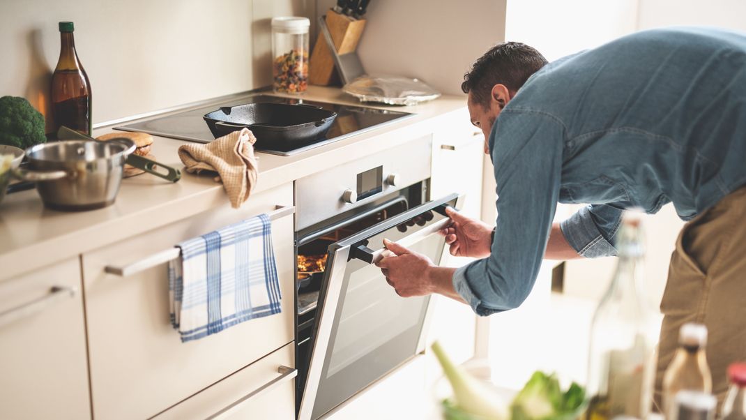 Was lagerst du in der Schublade unter dem Backofen?