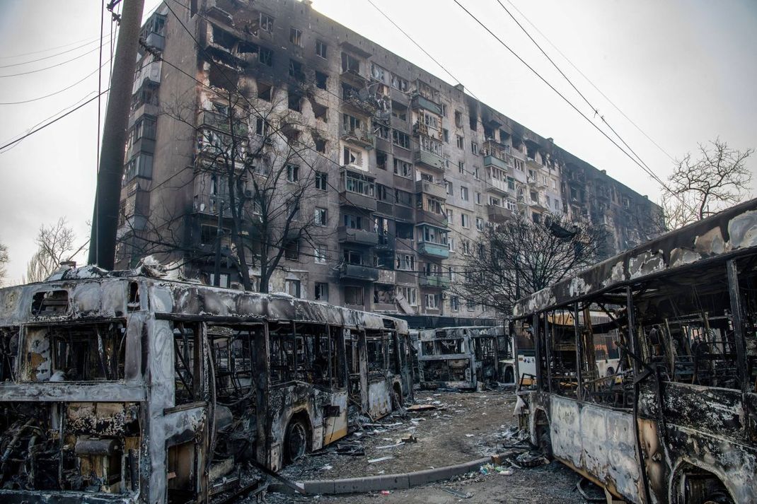 Das russische Heer bombardierte in Mariupol auch zivile Einrichtungen. Der ukrainischen Regierung stellte sie ein Ultimatum mit der Forderung, die Stadt aufzugeben.