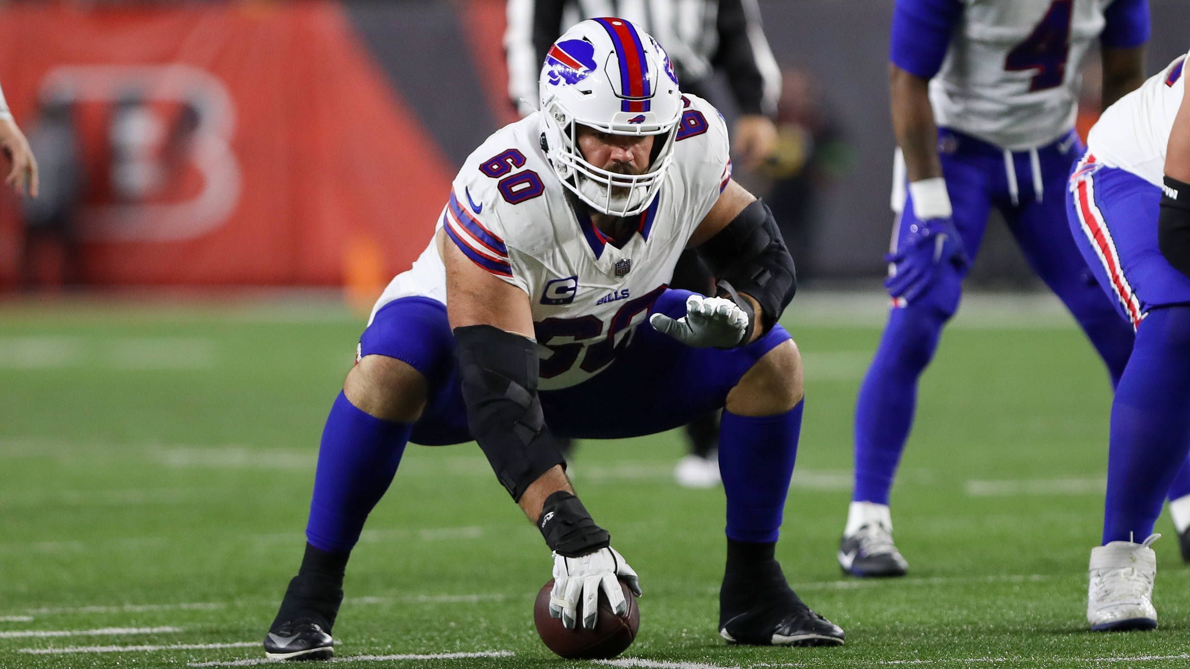 <strong>Mitch Morse (Center)</strong><br>Auch der langjährige Center, der seit 2019 für Buffalo spielte, muss sich einen neuen Arbeitgeber suchen. Durch die vorzeitige Entlassung von Mitch Morse sparen die Bills 8,5 Millionen Dollar an Gehalt ein. 2022 hatte der 31-Jährige vorzeitig für zwei Jahre und 19,5 Millionen Dollar verlängert.
