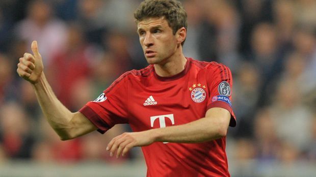 
                <strong>Thomas Müller</strong><br>
                Thomas Müller: Viel in Bewegung, mal links, mal rechts zu finden. Verpasste das frühzeitige 2:0, scheitert freistehend an Ederson. Redete viel, dirigierte, aber kam kaum zu Chancen. ran-Note: 3.
              