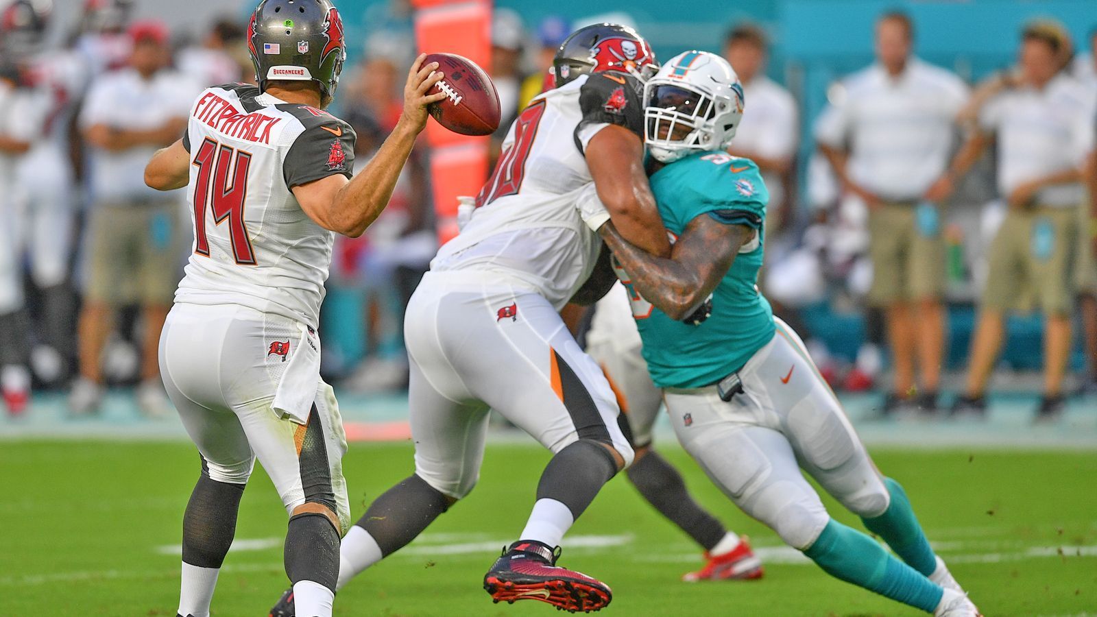 
                <strong>Dolphins at Buccaneers</strong><br>
                Zu einer Florida-internen Joint Practice kommen am 13. und 14. August die Tampa Bay Buccaneers und die Miami Dolphins zusammen, ehe es am 16. August zum Preseason-Duell kommt.
              