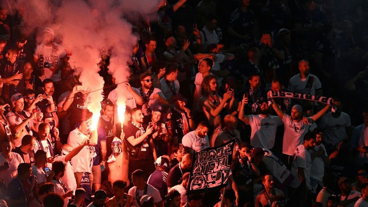 PSG-Fans feiern in München mit Pyrotechnik