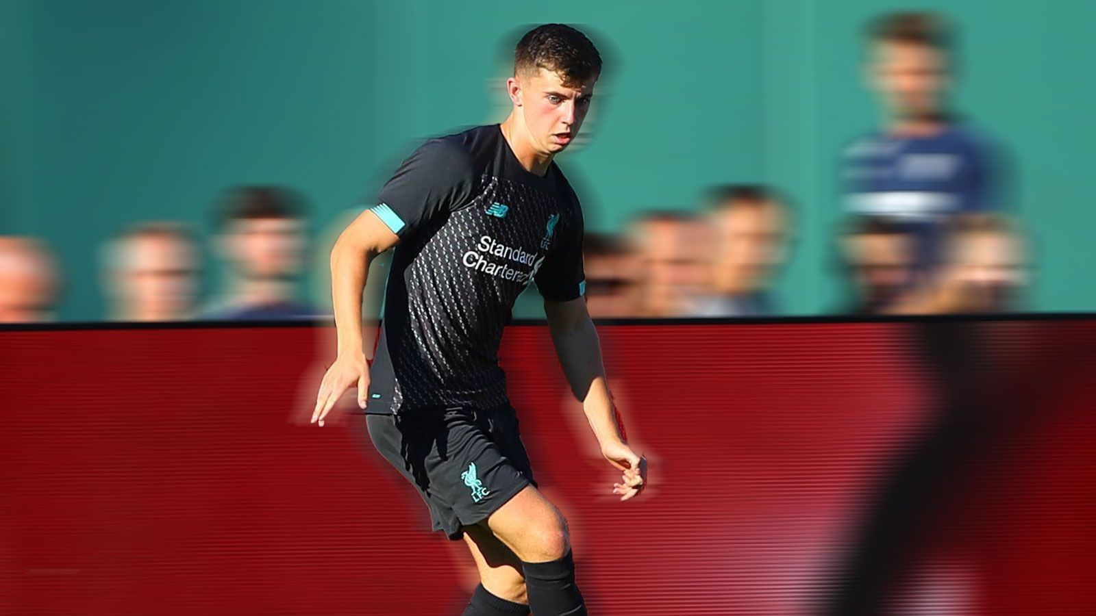 
                <strong>Ben Woodburn (19/Linksaußen)</strong><br>
                Woodburn ist ein Liverpooler Eigengewächs. Im November 2016 avancierte er im League Cup gegen Leeds United mit 17 Jahren, 1 Monat und 14 Tagen zum jüngsten Torschützen der Klubgeschichte. In der Hinrunde der vergangenen Saison war er an Sheffield ausgeliehen, kehrte aber wegen einer Verletzung schon in der Winterpause wieder nach Anfield zurück und spielte dann sporadisch für die U23. In dieser Saison soll Woodburn als Backup für Sadio Mane aufgebaut werden.
              