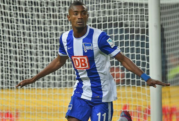 
                <strong>Hertha BSC: Salomon Kalou (Elfenbeinküste)</strong><br>
                Änis Ben-Hatira verletzte sich und sagte vor dem Turnierstart Tunesien ab. Dafür müssen die Berliner auf ihren Stürmer Salomon Kalou verzichten, der für die Elfenbeinküste antritt. 
              