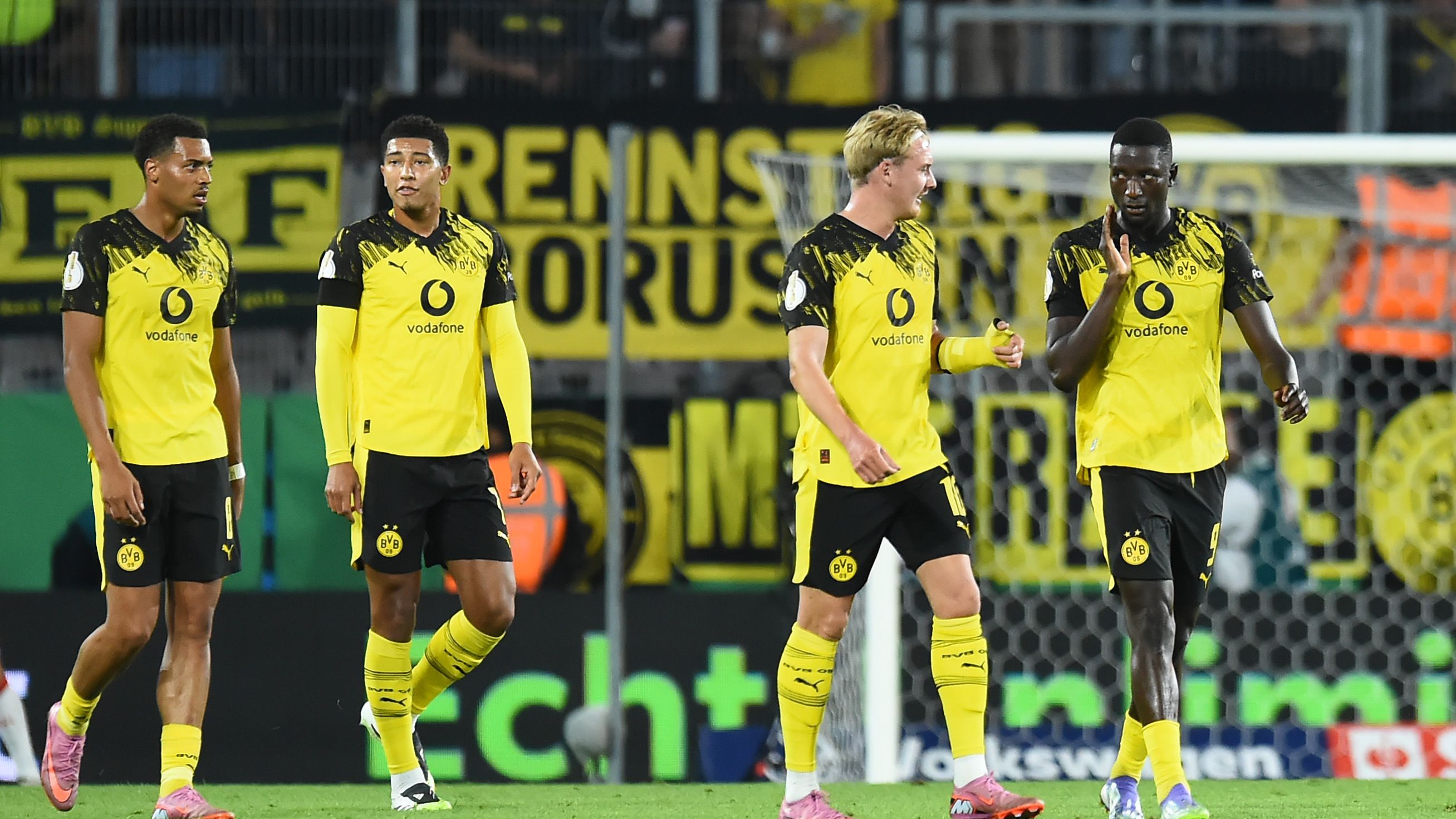 <strong>Platz 2 - Borussia Dortmund</strong><br>Einnahmen National: 57.617.213 Euro<br>Einnahmen International: 18.408.914 Euro<br><strong>Gesamt: 76.023.127 Euro</strong>