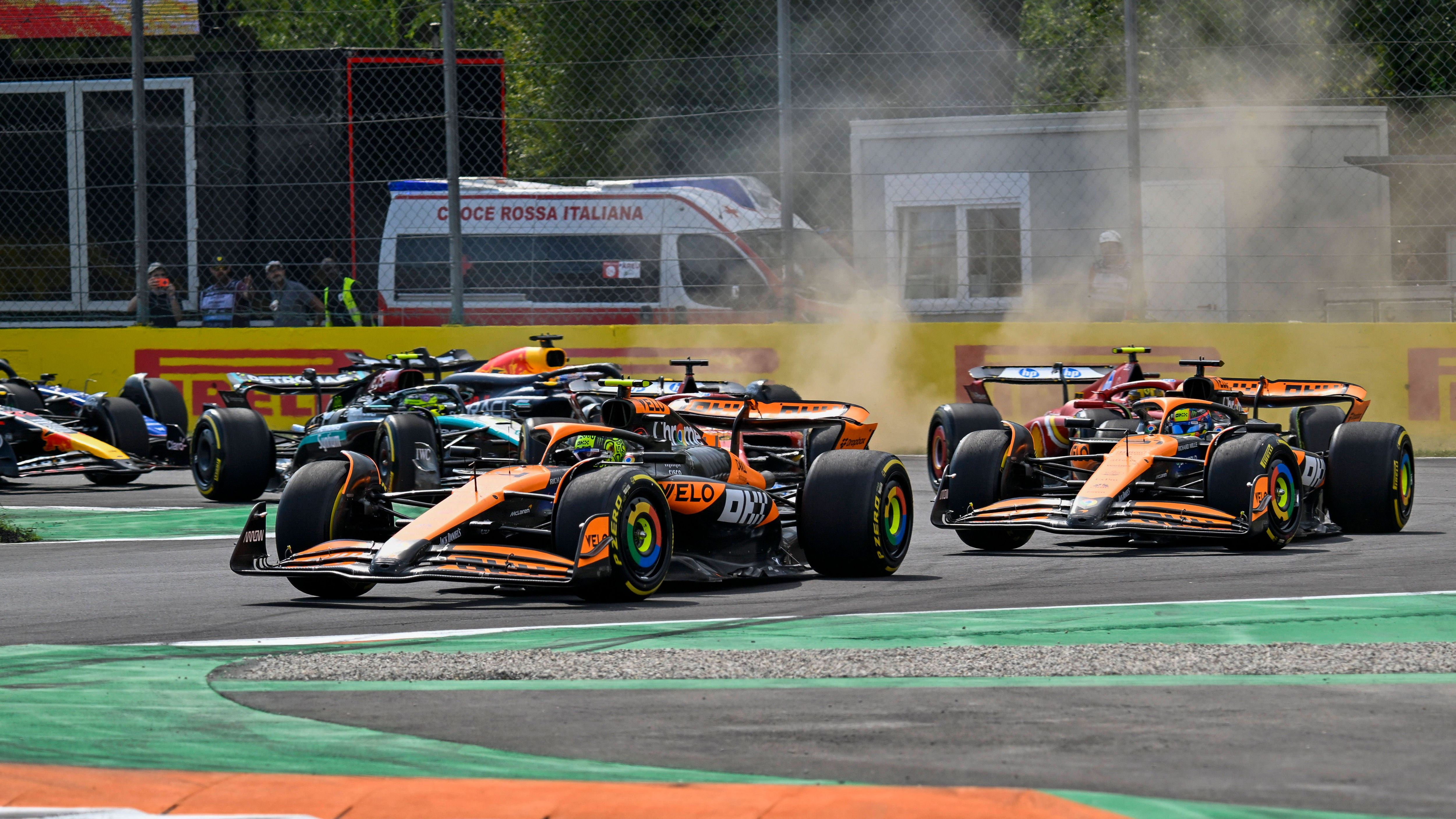 <strong>Gewinner und Verlierer des Italien-GP</strong><br>Spektakel in Monza! Heimsieg für Ferrari, dahinter Oscar Piastri und Lando Norris. Und trotz des doppelten Podiums dürfte man bei McLaren nicht vollends zufrieden sein. Genauso wenig wie Max Verstappen, der die vorderen Ränge deutlich verpasste. <strong><em>ran</em></strong> schaut auf die Gewinner und Verlierer des Italien-Grand-Prix.