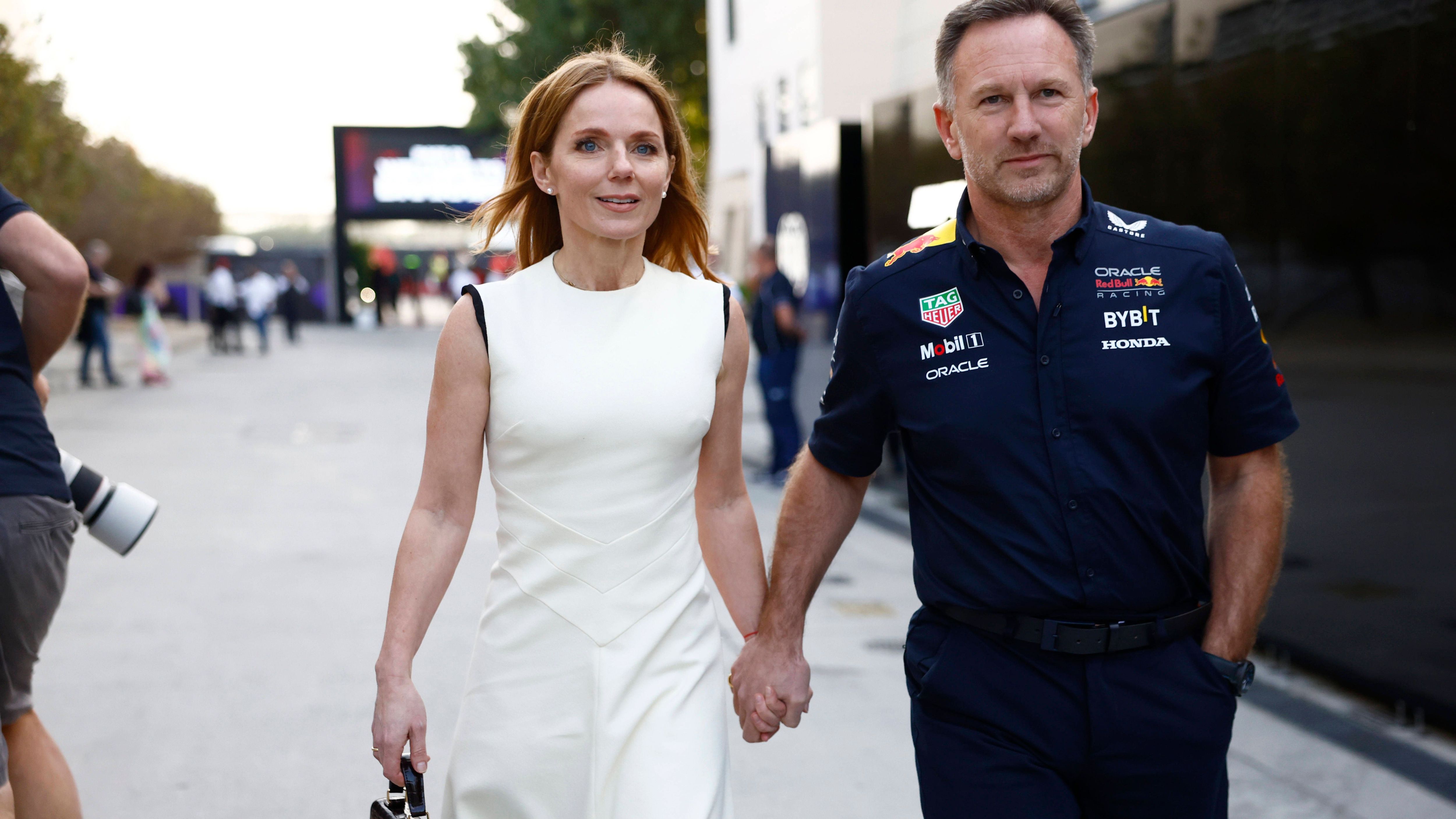 <strong>2. März 2024: Horner zeigt sich mit Ehefrau</strong><br>Erstmals seit Bekanntwerden der Vorwürfe gegen Horner zeigt sich seine Ehefrau, Ex-Spice-Girl Geri Halliwell, an der Seite ihres Gatten. In Bahrain vermitteln beide den Eindruck, alles sei in bester Ordnung. Beobachter sprechen aber von einem schlechten Schauspiel. Berichten zufolge hat Halliwell ihren Mann aus dem gemeinsamen Haus in England rausgeworfen.