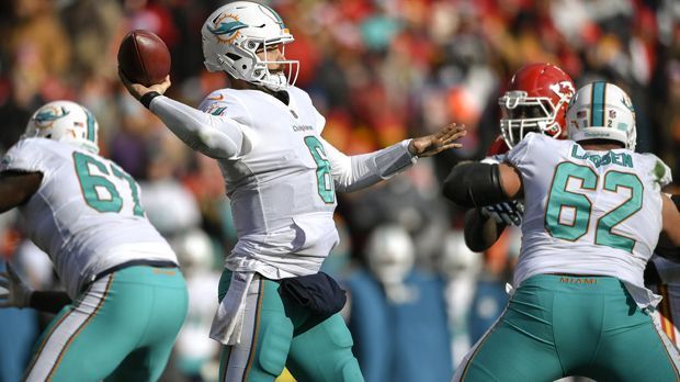 
                <strong>Miami Dolphins (6-9)</strong><br>
                
              