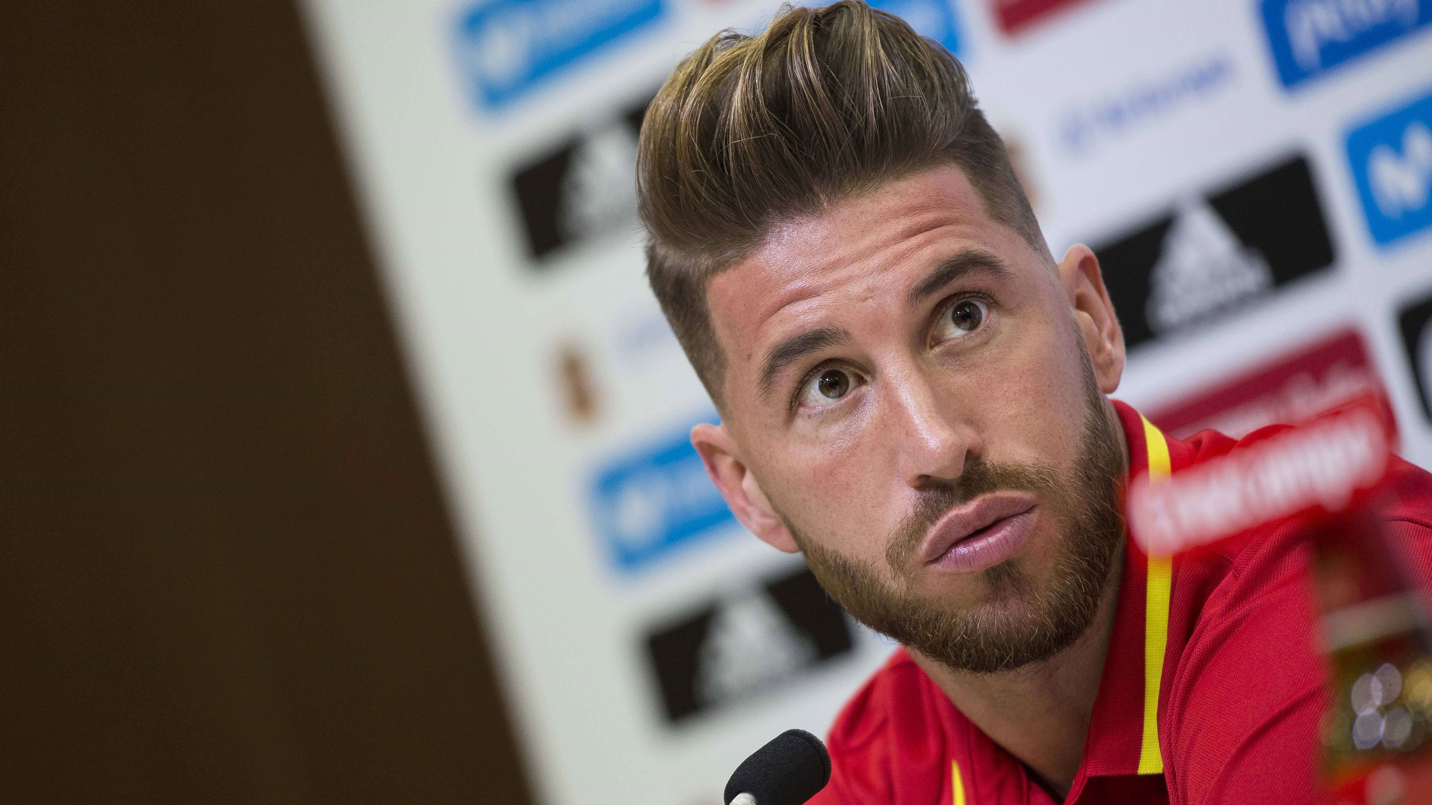 
                <strong>Sergio Ramos im Wandel</strong><br>
                Nach der Europameisterschaft wagte Sergio Ramos einen Ausflug ins Reich der Föhnwelle, doch das Experiment war nicht von Dauer, denn ...
              