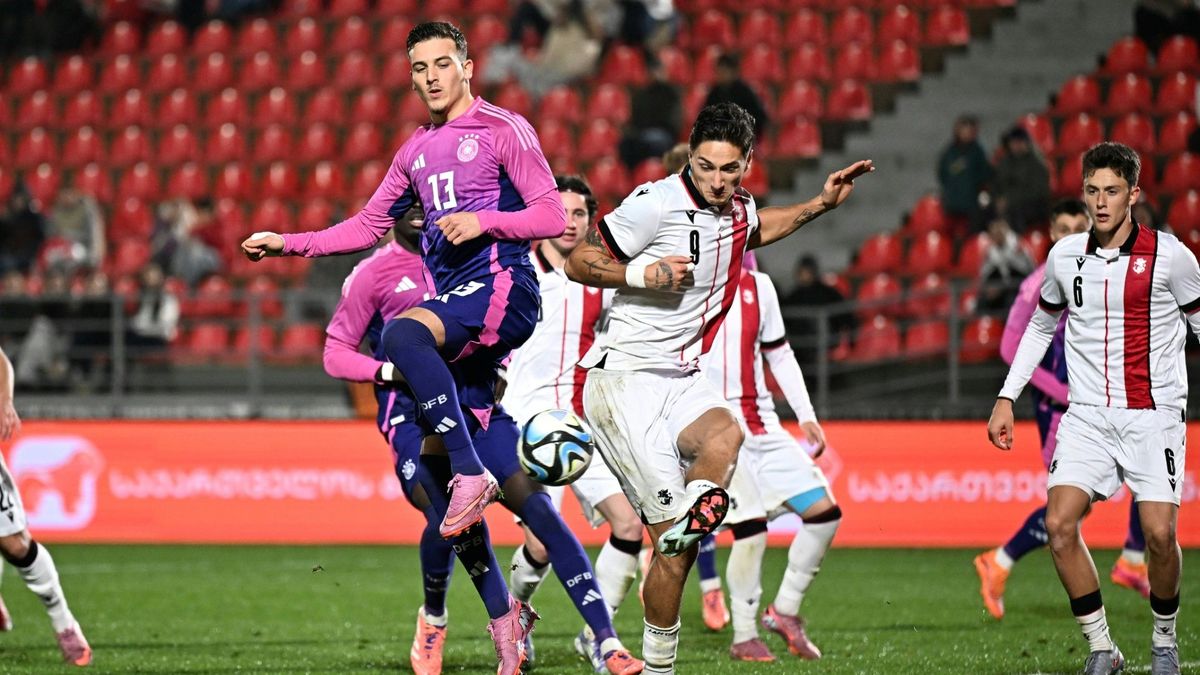 El Mala mit der U21 in Georgien
