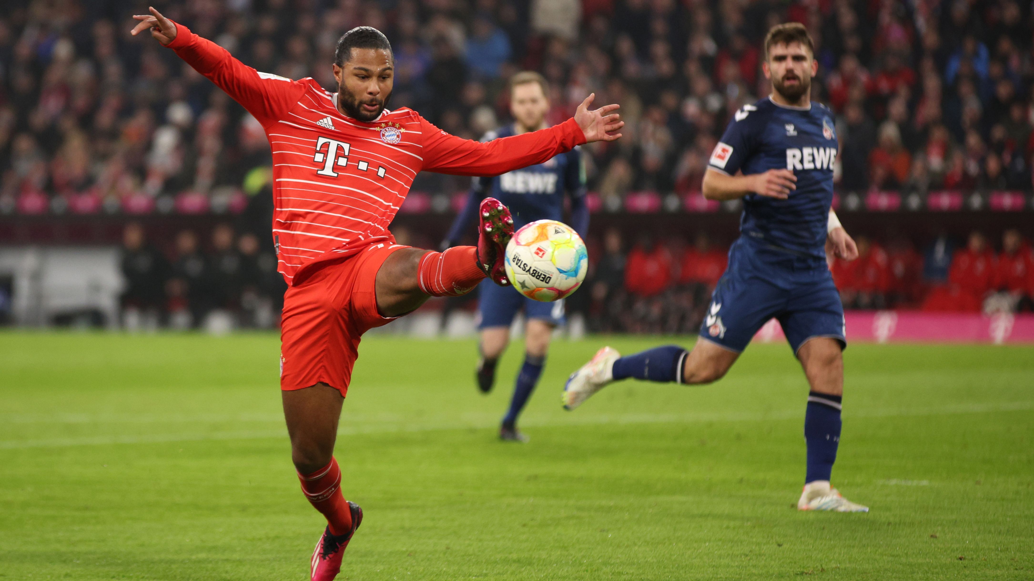 
                <strong>Serge Gnabry</strong><br>
                Scheitert freistehend an Schwäbe (14.) und zielt 15 Minuten später aus bester Position weit vorbei. Wirkt nicht spritzig und leistet sich zu viele Fehlpässe, daher zur Halbzeit gegen Coman ausgewechselt. ran-Note: 5
              