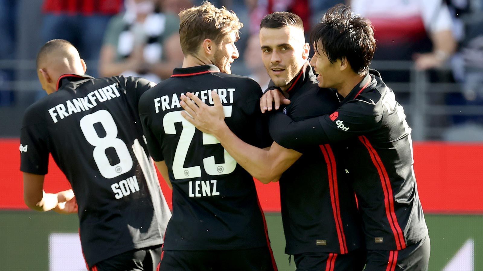 
                <strong>14. Platz: Eintracht Frankfurt</strong><br>
                &#x2022; durchschnittliche Klubzugehörigkeit der Spieler: 2 Jahre und 5 Monate -<br>&#x2022; dienstälteste Spieler: Makoto Hasebe und Timothy Chandler (seit dem 1. Juli 2014)<br>
              