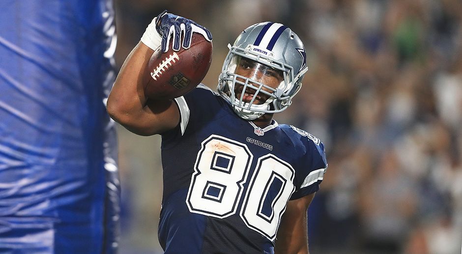 
                <strong>Gewinner: Rico Gathers (Tight End) - Dallas Cowboys</strong><br>
                Zwei Touchdowns in zwei Spielen und die meisten Receiving-Yards (47) aller Cowboys-Spieler gegen die Los Angeles Rams. Rico Gathers hat sich wohl nach nur kurzer Zeit in den 53-Mann-Kader der Dallas Cowboys gespielt. Besonders beeindruckend: Der Tight End spielte am College Basketball und stand zuletzt im Alter von 13 Jahren für ein Football-Team auf dem Platz.
              