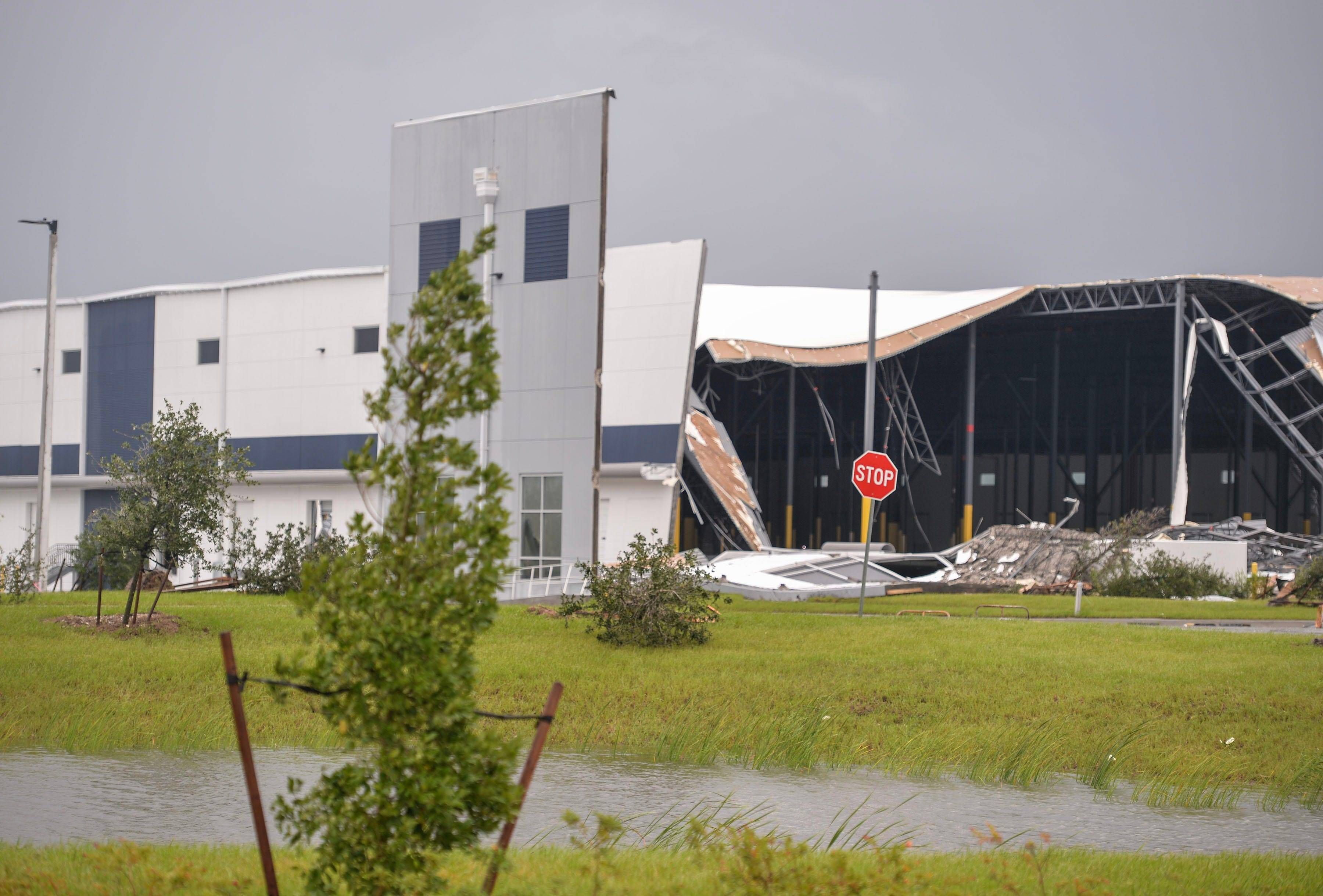 An diesem Logistik-Center ist abzulesen, mit welcher Wucht der Hurrikan über Florida hereingebrochen ist.