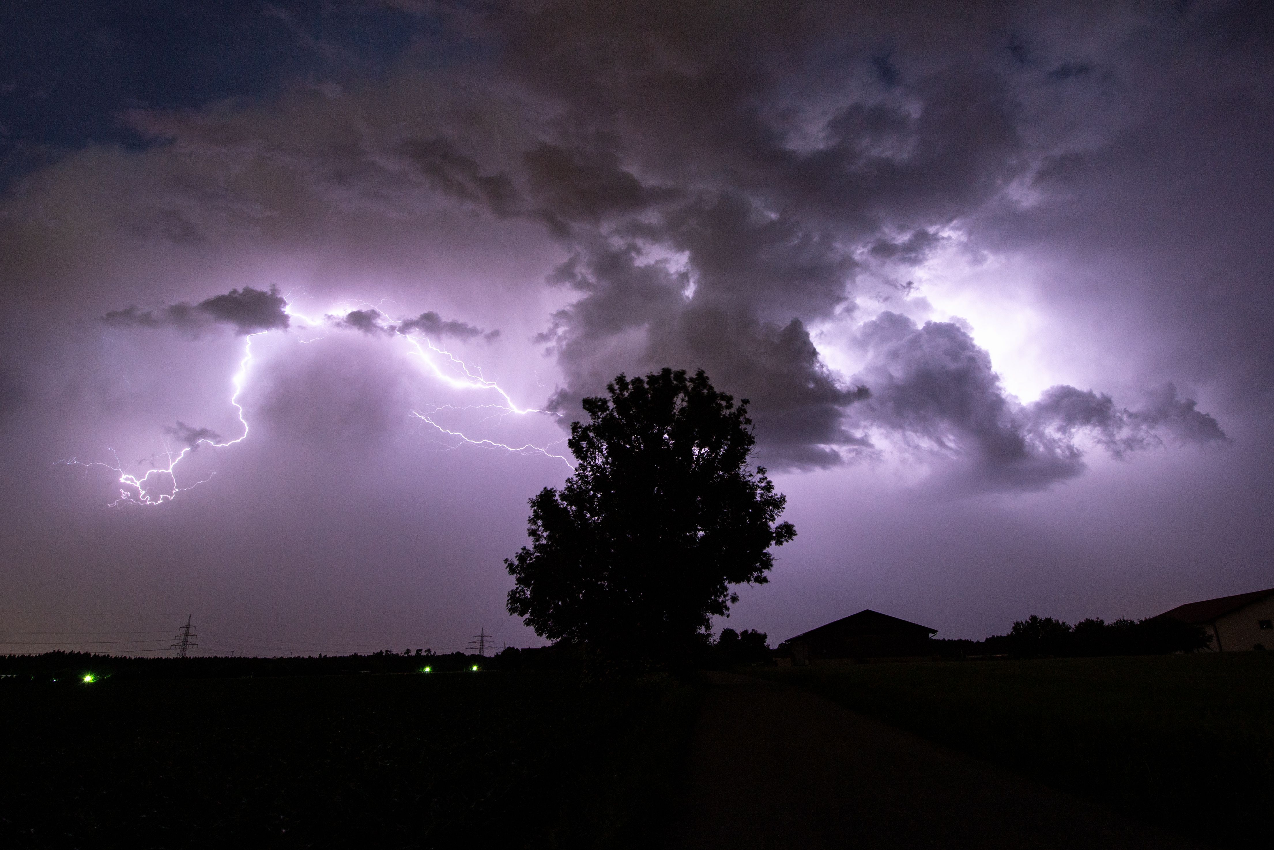 Unwettergefahr: DWD Warnt Vor Starkregen, Gewitter Und Hagel