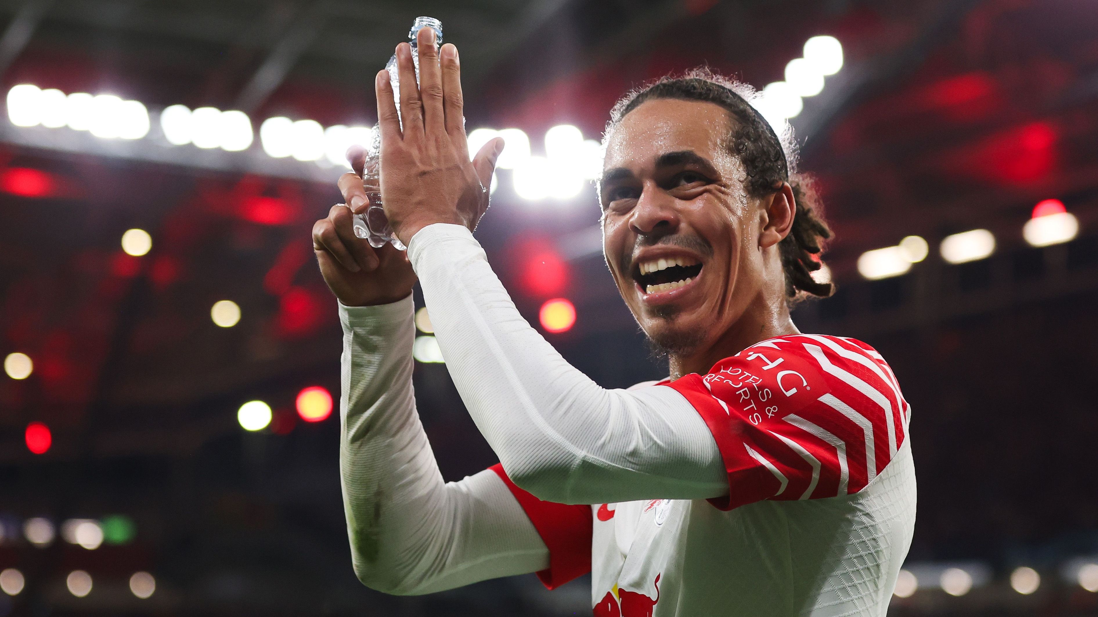 <strong>RB Leipzig</strong><br>
                Dienstältester Spieler: Yussuf Poulsen<br>Im Verein seit: Juli 2013<br>Pflichtspiele für den Klub: 381 (88 Tore)
