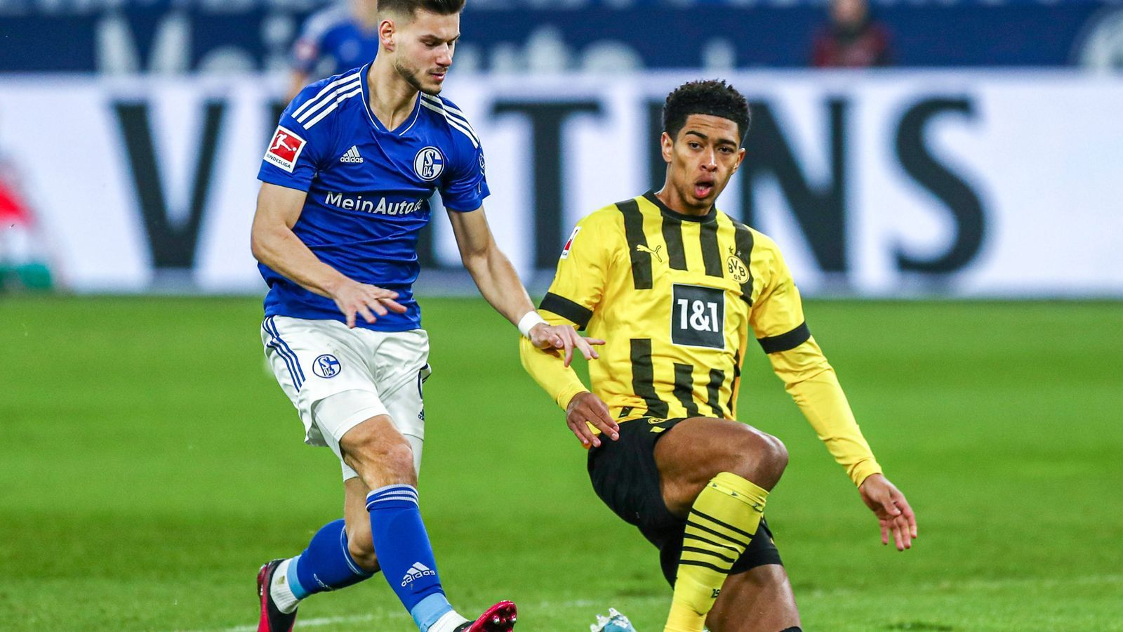 
                <strong>Jude Bellingham (Borussia Dortmund)</strong><br>
                Jude Bellingham geht mit Can voran, immer anspielbar und agil, macht in der Schaltzentrale im Mittelfeld einmal mehr den klugen Ballverteiler. Sein Ballverlust kurz nach dem Seitenwechsel leitet allerdings den Ausgleich ein. Trotzdem lange wieder einer der wichtigen Faktoren im BVB-Spiel. Nach dem Ausgleich schafft auch er es nicht, noch einmal nachzulegen. ran-Note: 2
              