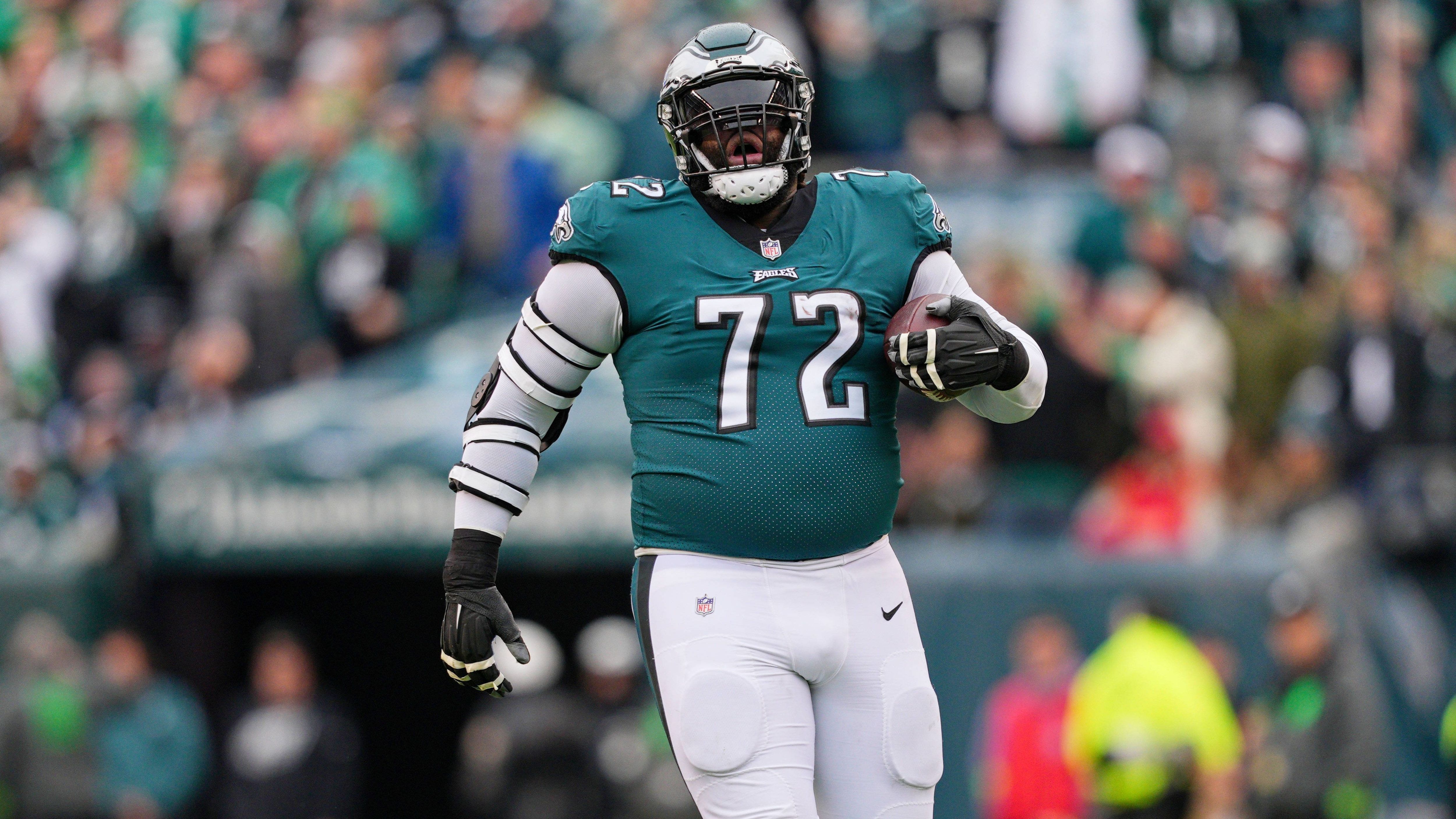 
                <strong>Linval Joseph</strong><br>
                Gleiche Bedingungen gelten auch für Teamkollege Linval Joseph. Allerdings stehen die Chancen beim Defensive Tackle etwas schlechter: In den vergangenen beiden Spielen kam er nur bei rund 20 Prozent der Defensiv-Snaps zum Einsatz.
              