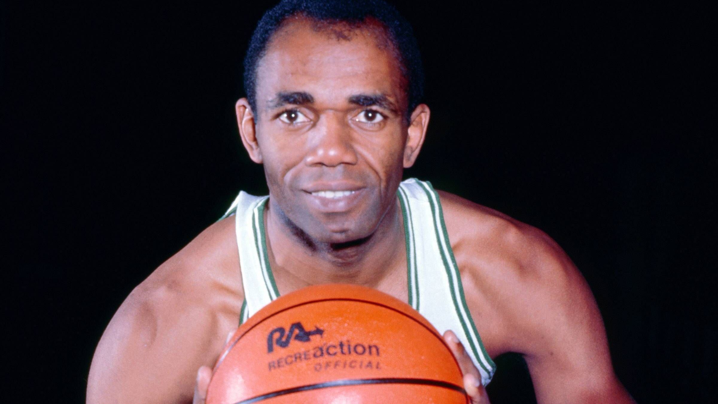<strong>NBA Finals 1962: Los Angeles Lakers vs. Boston Celtics 3:4</strong> <br>Die Boston Celtics gewannen die NBA Finals 1962 in einer epischen Serie gegen die Los Angeles Lakers und sicherten sich mit einem 110:107-Sieg nach Verlängerung im entscheidenden Spiel ihren vierten Titel. Sam Jones (Foto) war mit durchschnittlich 22,1 Punkten pro Spiel der zweitbeste Scorer von Boston hinter Bill Russell.
