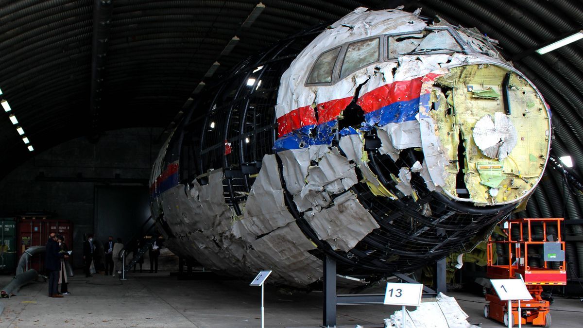 MH17-Maschine teilweise zusammengebaut