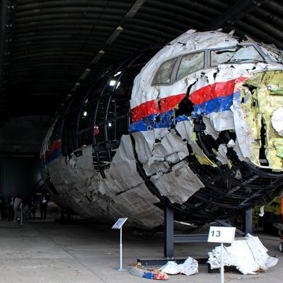 MH17-Maschine teilweise zusammengebaut