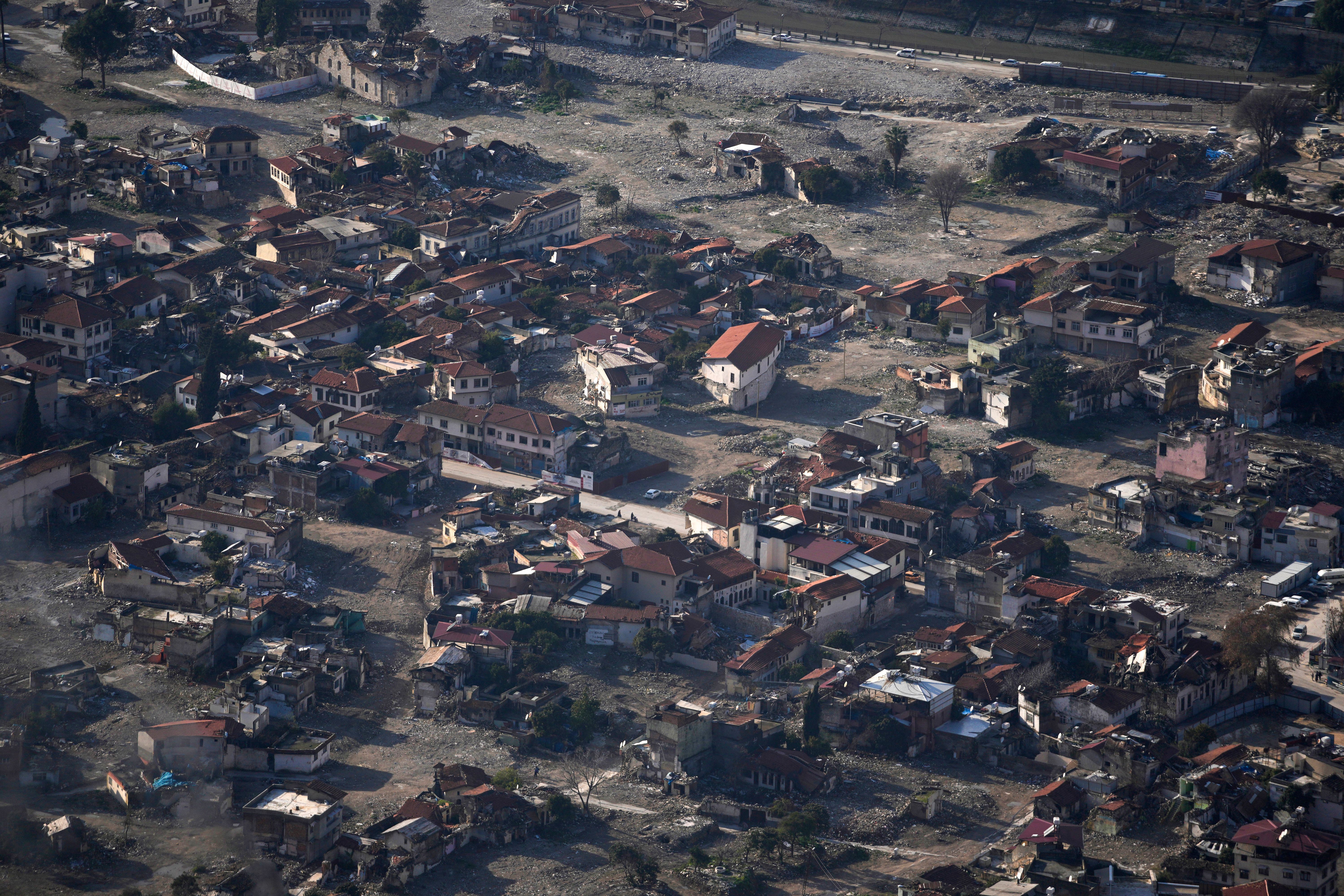Türkei, Antakya: Eine Luftaufnahme der Zerstörung nach dem Erdbeben. Es waren die folgenreichsten Erdbeben in der Geschichte der Türkischen Republik.