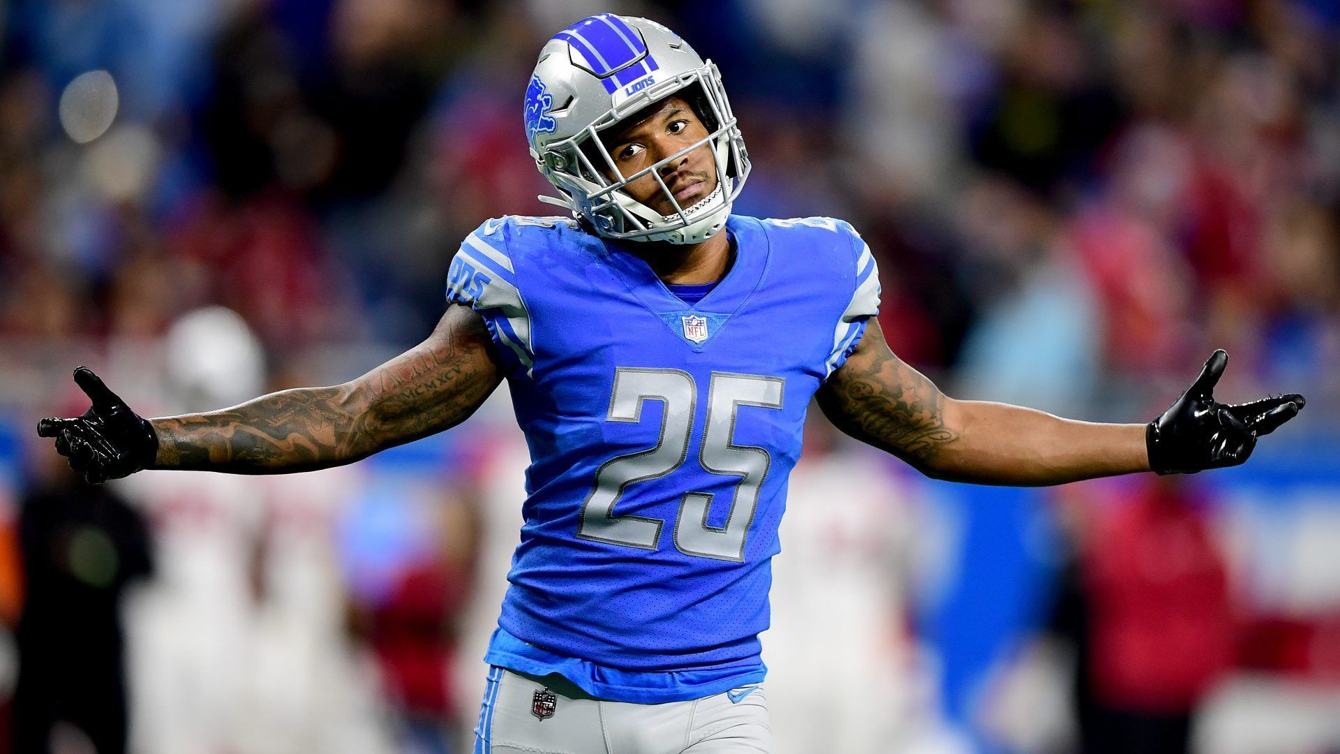
                <strong>Gewinner und Verlierer: Detroit Lions</strong><br>
                In dieser etwas eigenartigen Kategorie befinden sich in Woche 15 die Detroit Lions. Der Sieg über die Arizona Cardinals hat nämlich auch eine Schattenseite. Denn obwohl Shooting-Star Amon-Ra St. Brown die Fans begeistert, die Defense endlich besser performt und generell Aufbruchsstimmung in Detroit herrscht, hinterlässt der zweite Saisonsieg das gewisse "Geschmäckle" im Mund. Die Lions rücken dadurch nämlich in der Gesamttabelle der NFL auf den vorletzten Platz - und hätten im Moment den fast sicher geglaubten Nummer-Eins-Pick im Draft 2022 an die Jacksonville Jaguars verloren. 
              