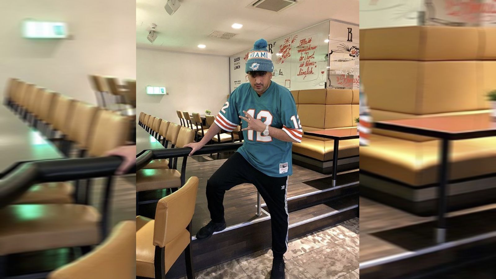 <strong>Haftbefehl (Miami Dolphins) </strong><br>
                Der deutsche Rapper Haftbefehl hat sich als NFL-Fan bekannt und postete ein Instagram-Bild mit Dolphins-Trikot und Dolphins-Mütze.
