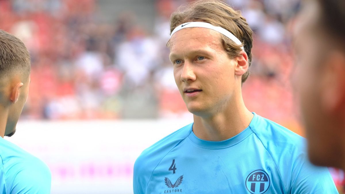 Silvan Wallner (defender FC Zurich, 4) CSSL - 202425 - FCZ vs Winterthur Zurich Stadion Letzigrund Zürich Schweiz Copyright: xSergioxBrunettix