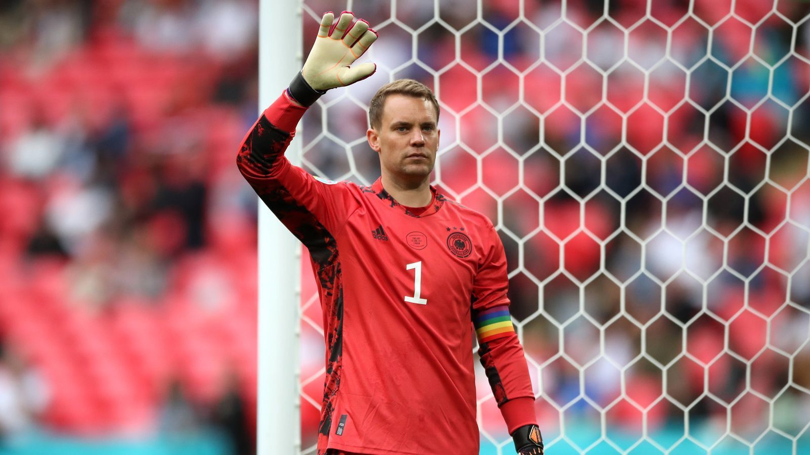 
                <strong>Manuel Neuer</strong><br>
                &#x2022; Verein: FC Bayern München<br>&#x2022; Länderspiele: 113<br>&#x2022; Bundesligaspiele: 467<br>
              
