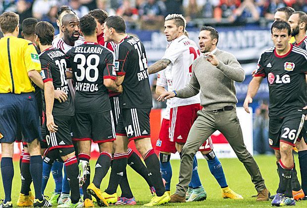 
                <strong>Hamburger SV vs. Bayer Leverkusen - das neue Hass-Duell der Bundesliga</strong><br>
                Hochemotionale Stimmung: Beide Teams schenken sich nicht einen Meter. Etliche Rudelbildungen, insgesamt neun Gelbe Karten und unglaubliche 54 Fouls sind die Konsequenz.
              