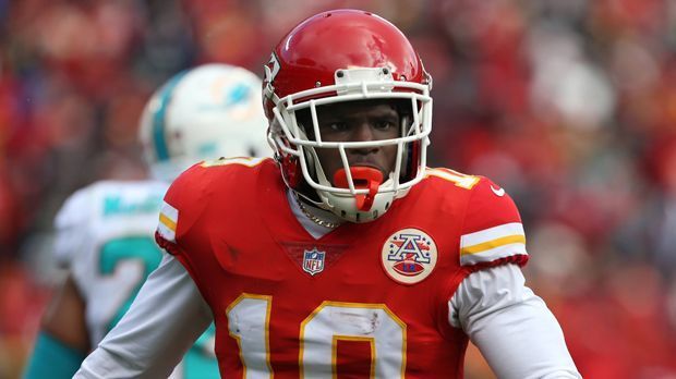 
                <strong>7. Tyreek Hill</strong><br>
                Position: Wide ReceiverTeam: Kansas City ChiefsYards: 1.183
              