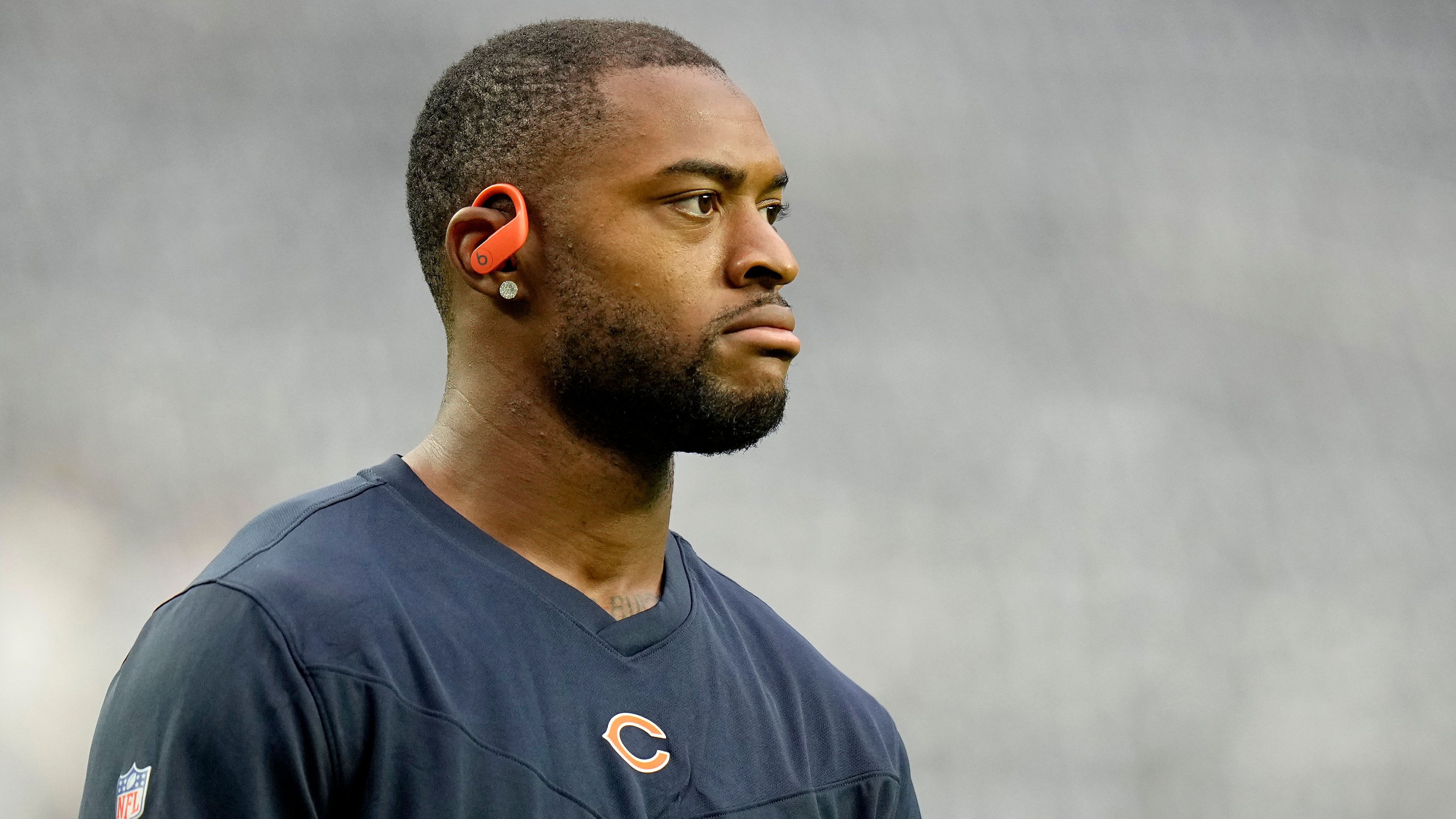 
                <strong>Allen Robinson (Chicago Bears)</strong><br>
                Unabhängig von der Bilanz der Chicago Bears gibt es seit Wochen viel Unruhe um das Team von Matt Nagy. Der Head Coach steht wegen seines Playcallings unter Beschuss und hilft Kritikern zufolge Justin Fields zu wenig in seiner Entwicklung. Auch Allen Robinson wird im Gameplan der Bears zu selten berücksichtigt. Der Star-Receiver hat nach sieben Spielen nur einen Touchdown auf dem Konto und kam in keinem der Spiele über 63 Receiving Yards. Schon im Sommer gab es Gerüchte, dass sich die Wege von Robinson und den Bears trennen würden, letztlich unterschrieb der Wide Out jedoch den Franchise Tag. 2022 könnte Robinson ohne Gegenwert Chicago verlassen, ein Trade würde den Bears zumindest einen Draft-Pick sichern.
              