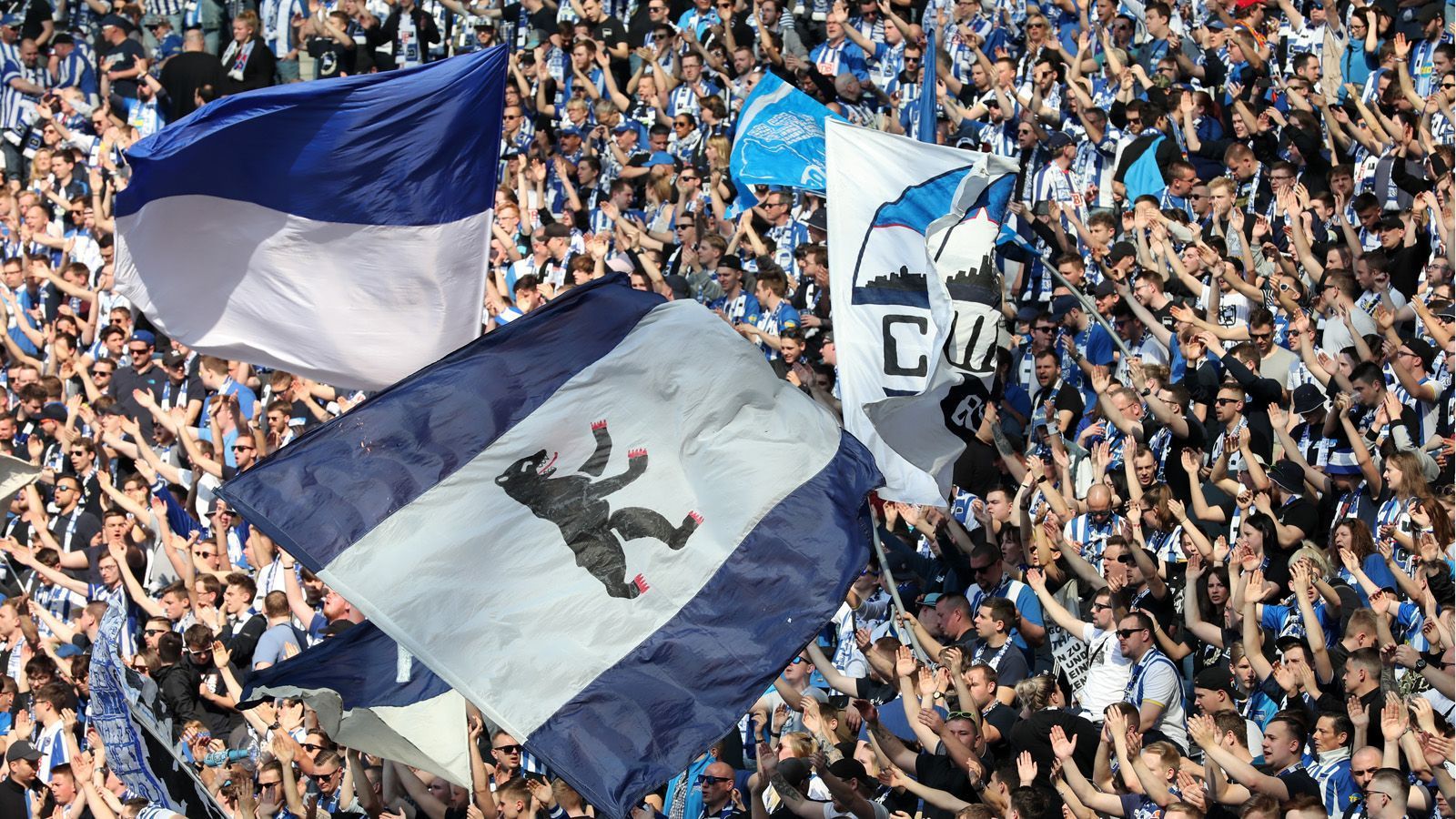 
                <strong>Platz 17: Hertha BSC</strong><br>
                Olympiastadion, BerlinZuschauerschnitt: 49.476
              