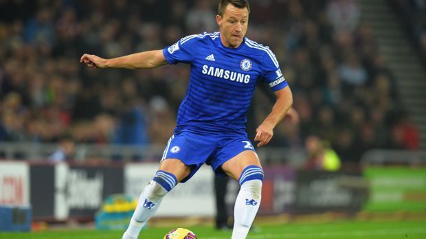 
                <strong>John Terry</strong><br>
                Innenverteidiger: John Terry. Trotz einiger Tore, die Ronaldinho gegen Chelsea in der Champions League erzielte, ist John Terry Teil der Traum-Elf des Ballkünstlers. 
              