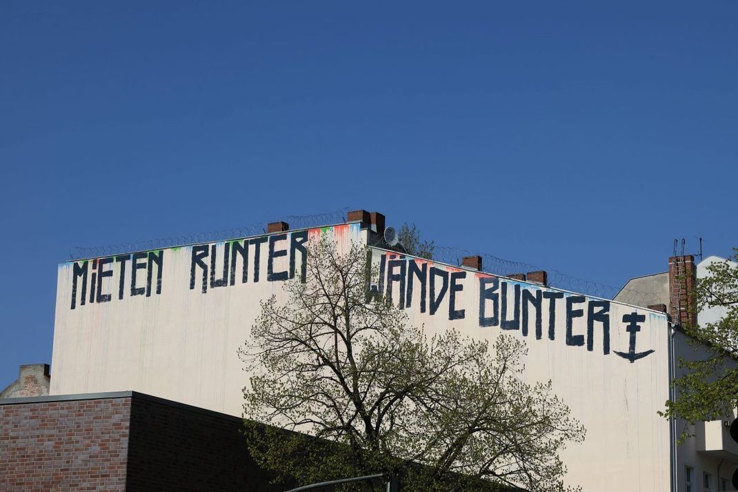 2019 protestierten die Berliner gegen steigende Mieten - auch mit Hilfe von Graffitis.