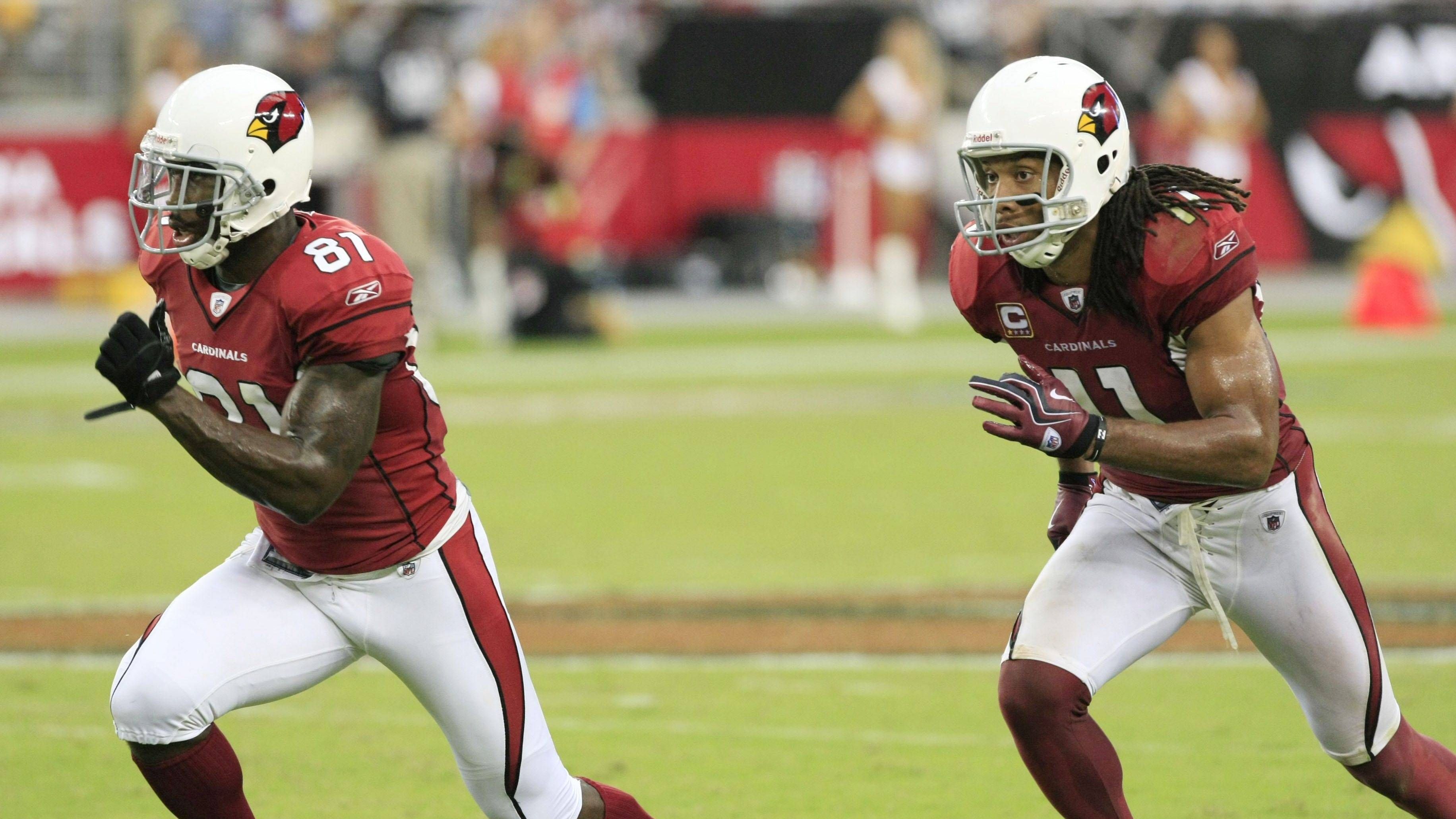 <strong>Arizona Cardinals (2008)</strong><br>Die bis dato letzten drei Receiver, denen die magischen 1.000 Yards gelangen: Anquan Boldin (1.038 Yards, links), Larry Fitzgerald (1.431 Yards, rechts) und Steve Breaston (1.006 Yards) verwerteten die Pässe von QB-Legende Kurt Warner. Es ging sogar bis in den Super Bowl, den am Ende aber die Pittsburgh Steelers gewannen.