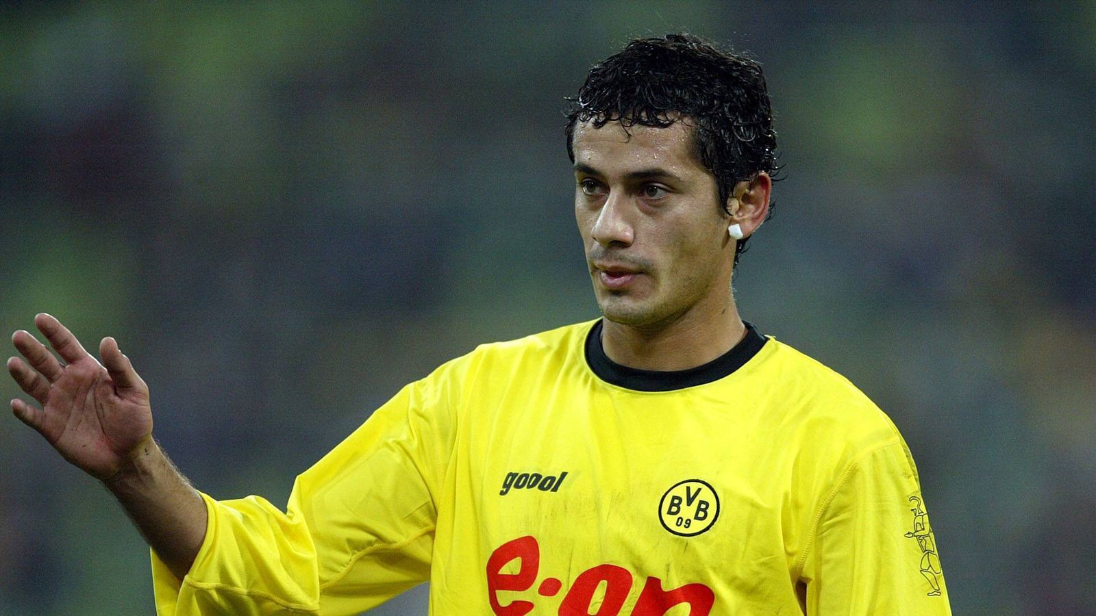 <strong>Platz 5 (geteilt): Juan Ramon Fernandez (Borussia Dortmund)</strong><br>
                • Strafe: 100.000 Euro<br>Mit der damaligen Rekord-Strafe von 100.000 Euro wurde BVB-Verteidiger Juan Ramon Fernandez im Jahr 2003 belegt, weil der Argentinier ohne Erlaubnis der Bosse während der Saison auf Heimatbesuch war. Nach drei Wochen ließ sich Fernandez wieder in Dortmund sehen und entschuldigte sich beim damaligen Trainer Matthias Sammer.
