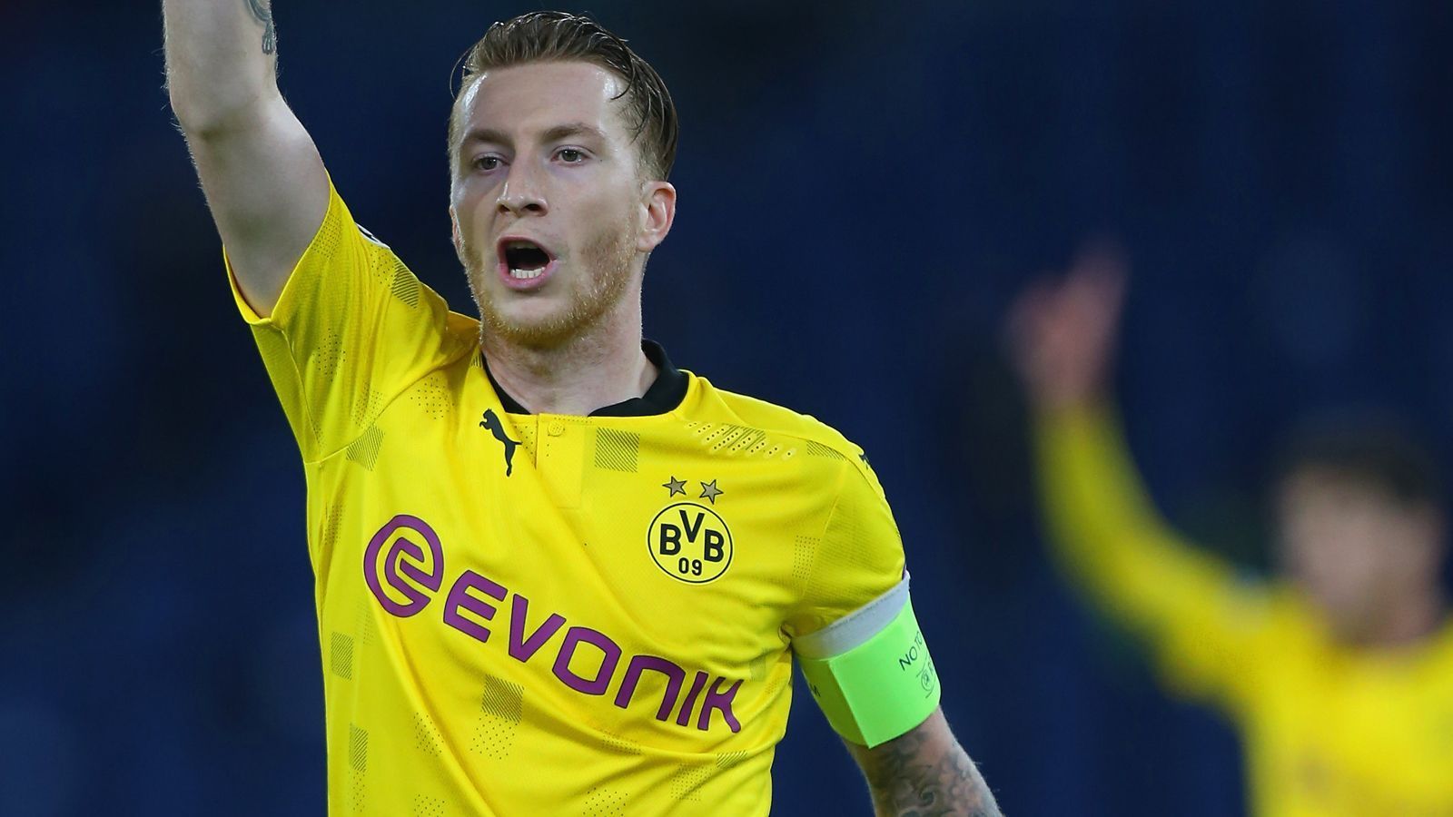 
                <strong>Marco Reus</strong><br>
                In der 72. Minute kommt Reus für Brandt in die Partie, agiert in den Zweikämpfen griffig, findet in der Offensive aber sonst kaum statt. ran-Note: Ohne Bewertung
              