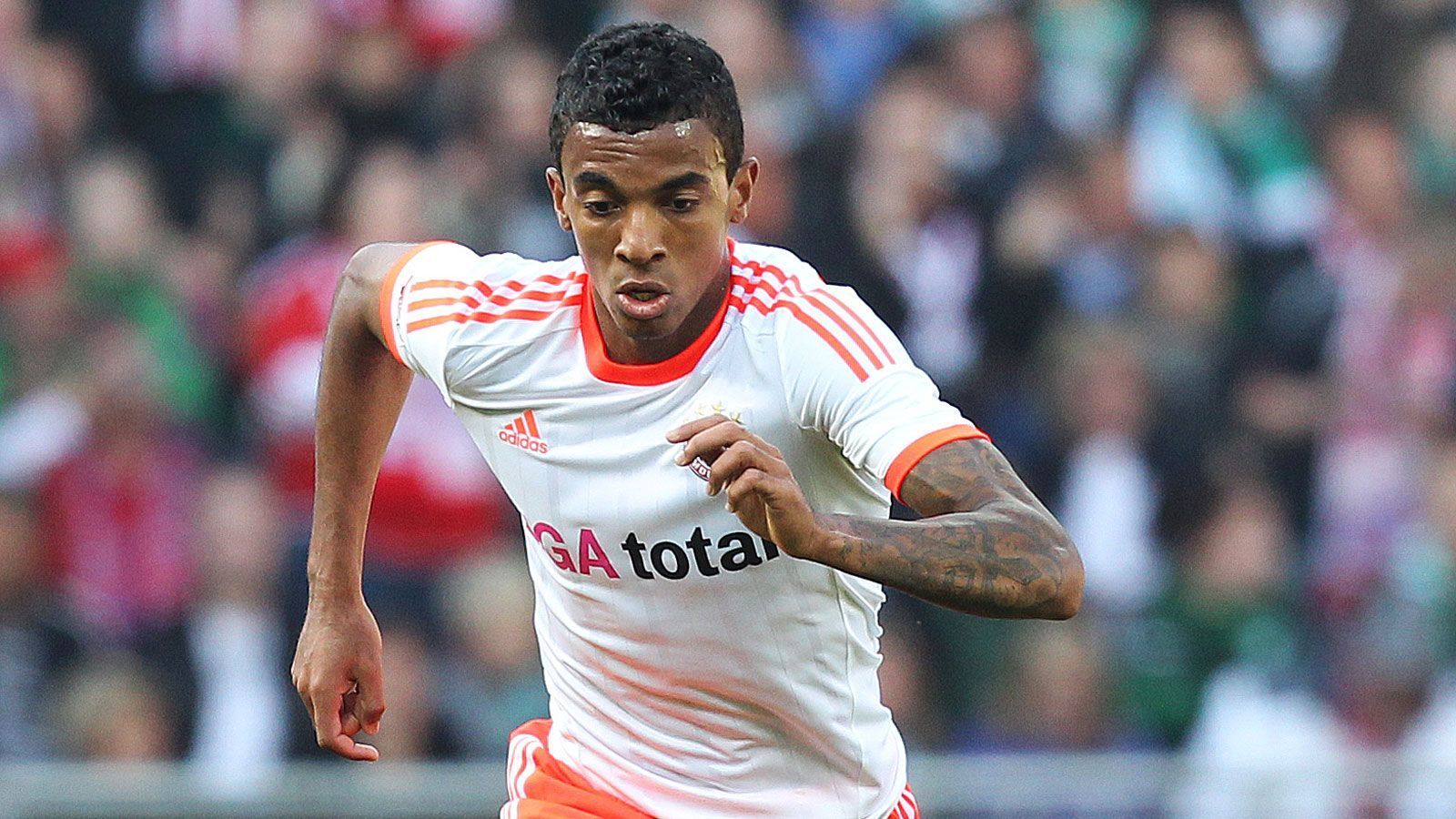 
                <strong>Luiz Gustavo (Januar 2011 - August 2013)</strong><br>
                Mit Luiz Gustavo kommt im Januar 2011 ein Defensiv-Allrounder von Hoffenheim nach München. Zweieinhalb Jahre trägt der das Bayern-Dress und krönt seine Zeit beim Rekordmeister 2013 mit dem Triple. 
              