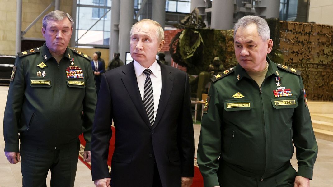 Wladimir Putin und seine Schergen schicken offenbar verwundete Soldaten zurück an die Front.