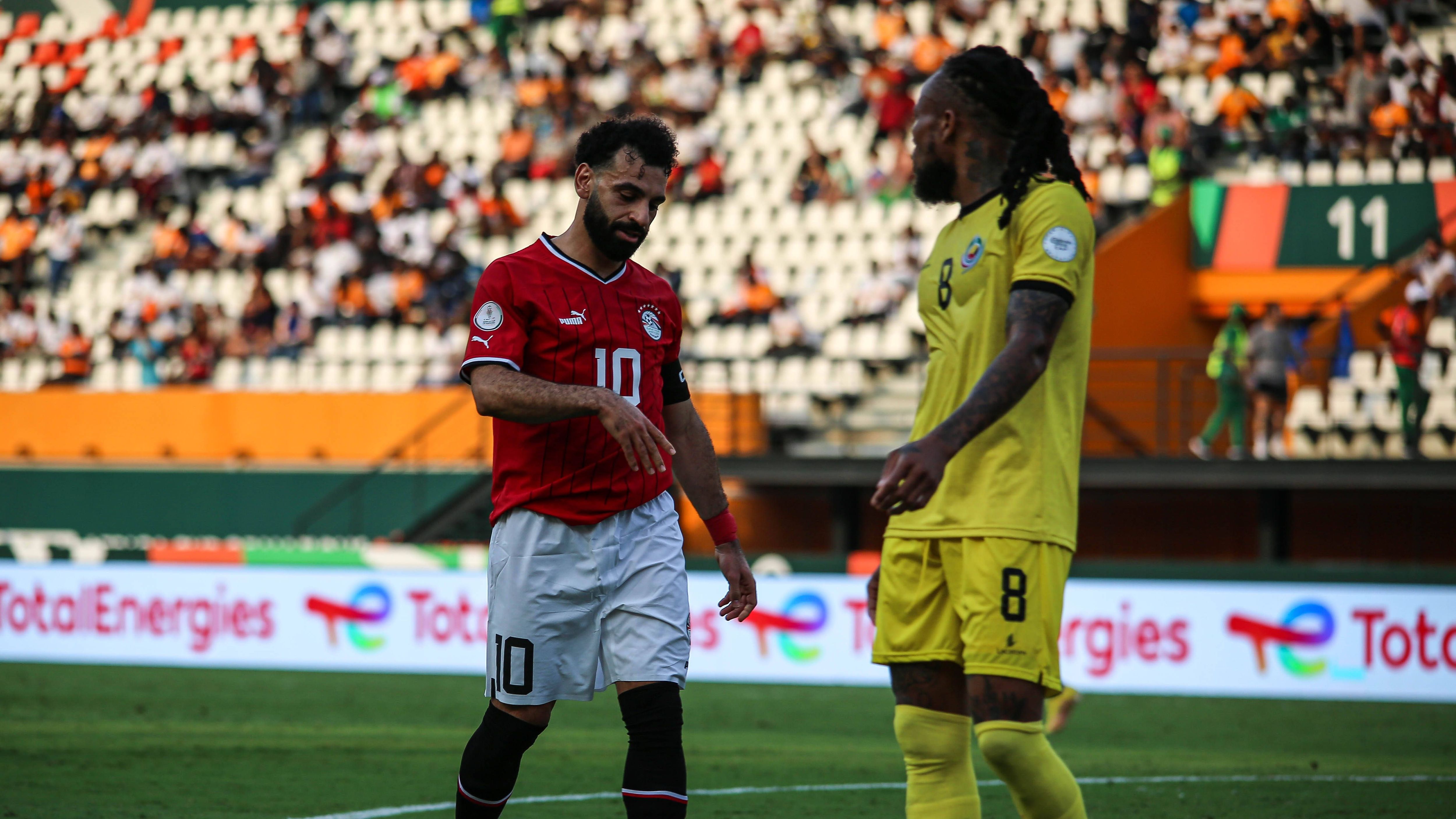 <strong>Gruppenphase, 1. Spieltag: Ägypten - Mosambik 2:2</strong><br>Der Rekordchampion ließ zum Auftakt gleich mal zwei Punkte liegen - und das gegen eine Mannschaft, die noch nie ein Spiel bei einem Afrika Cup gewinnen konnte und mit Stanley Ratifo einen Akteur in ihren Reihen hat, der in Deutschlands fünfter Liga spielt. Mohamed Salah bewahrte Ägypten mit einem Elfmetertor zum 2:2 vor der Komplett-Katastrophe.